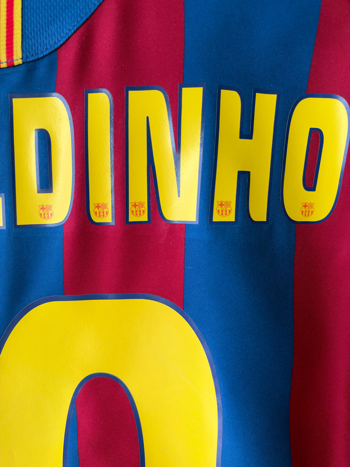 (M) Barcelona 2005-06 Home Shirt Ronaldinho #10