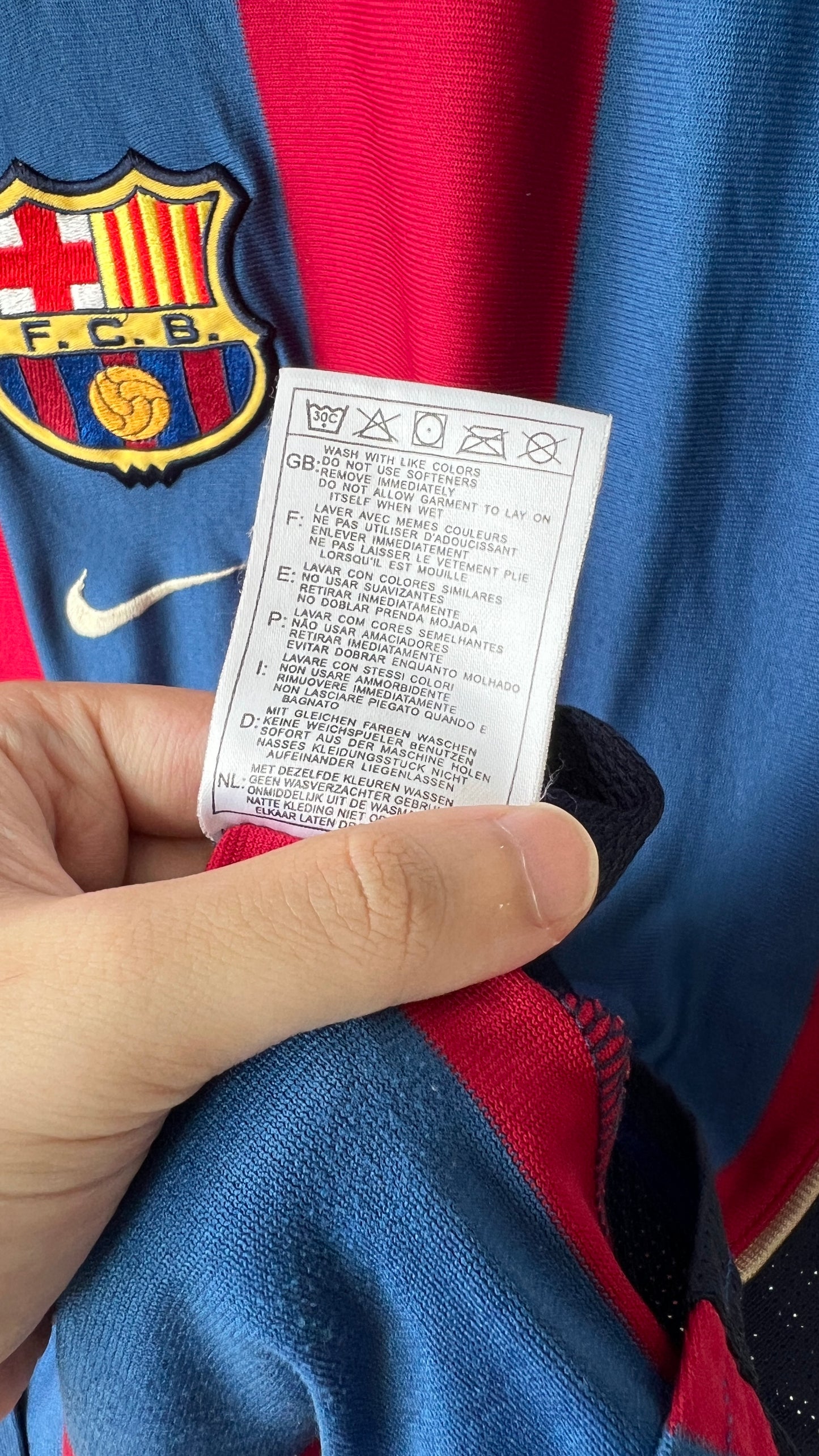 Barcelona 2001-02 Home Shirt Kluivert #9 (L)