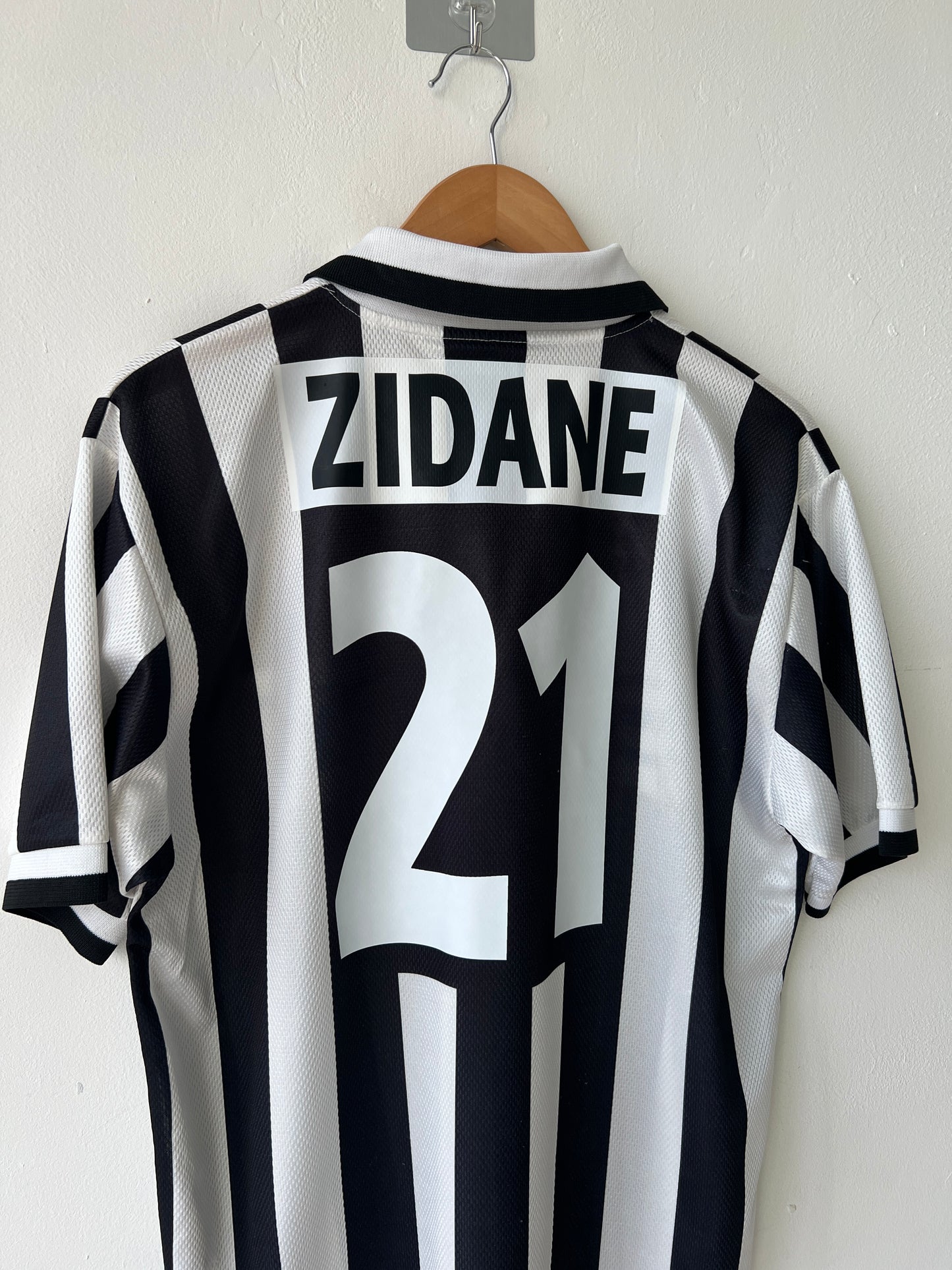 Juventus 1995-97 Home Shirt Zidane #21 (L)