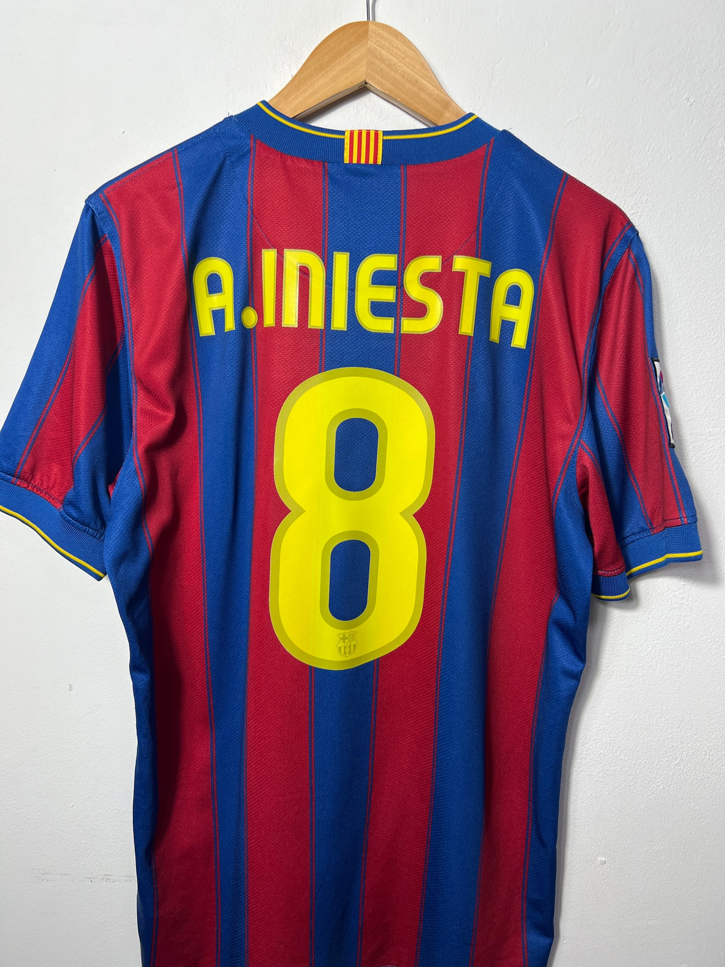 (M) Barcelona 2009-10 Home Shirt A. Iniesta #8