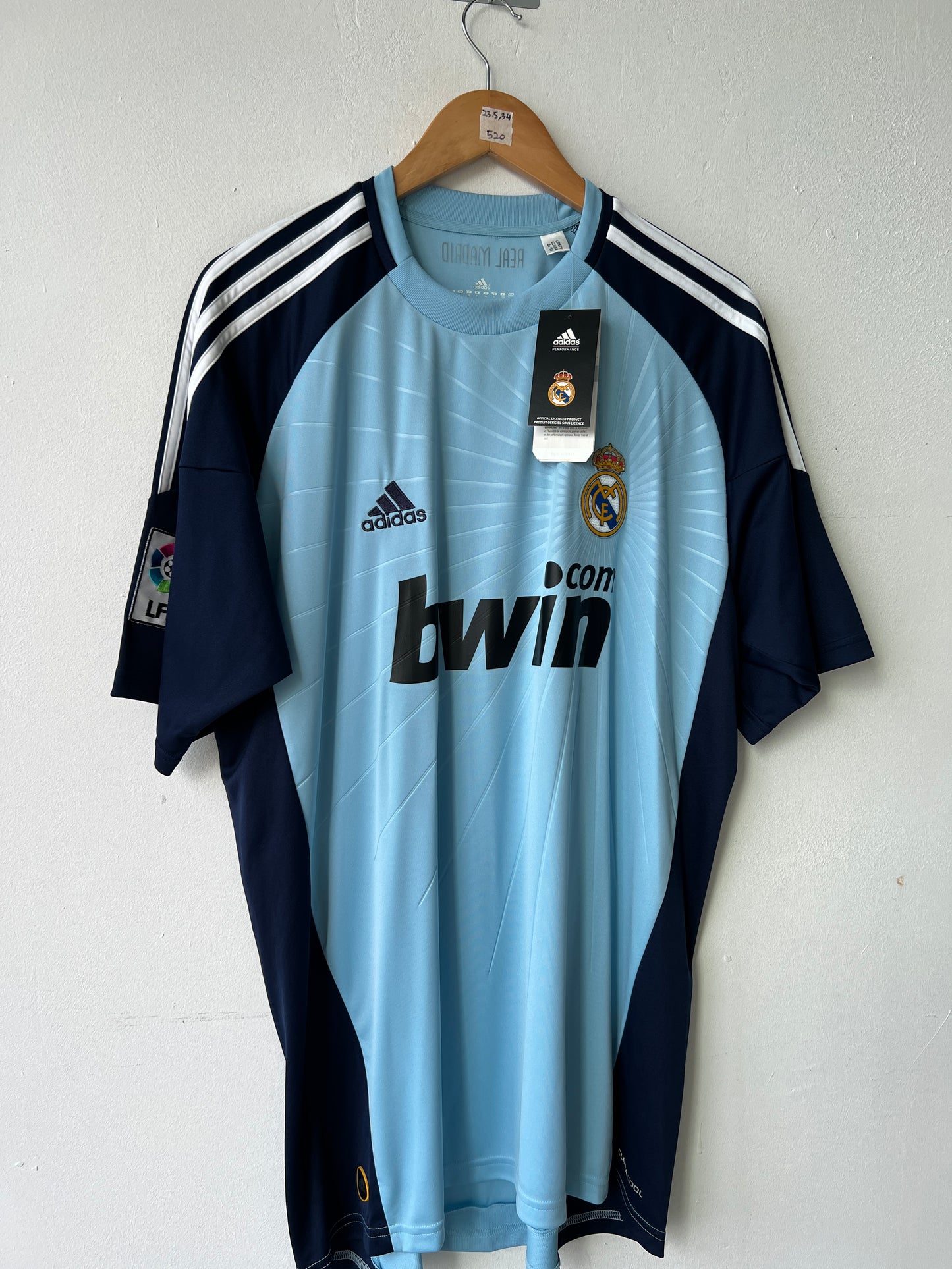(XL) Real Madrid 2010-11 GK Shirt Casillas #1 (NEW)