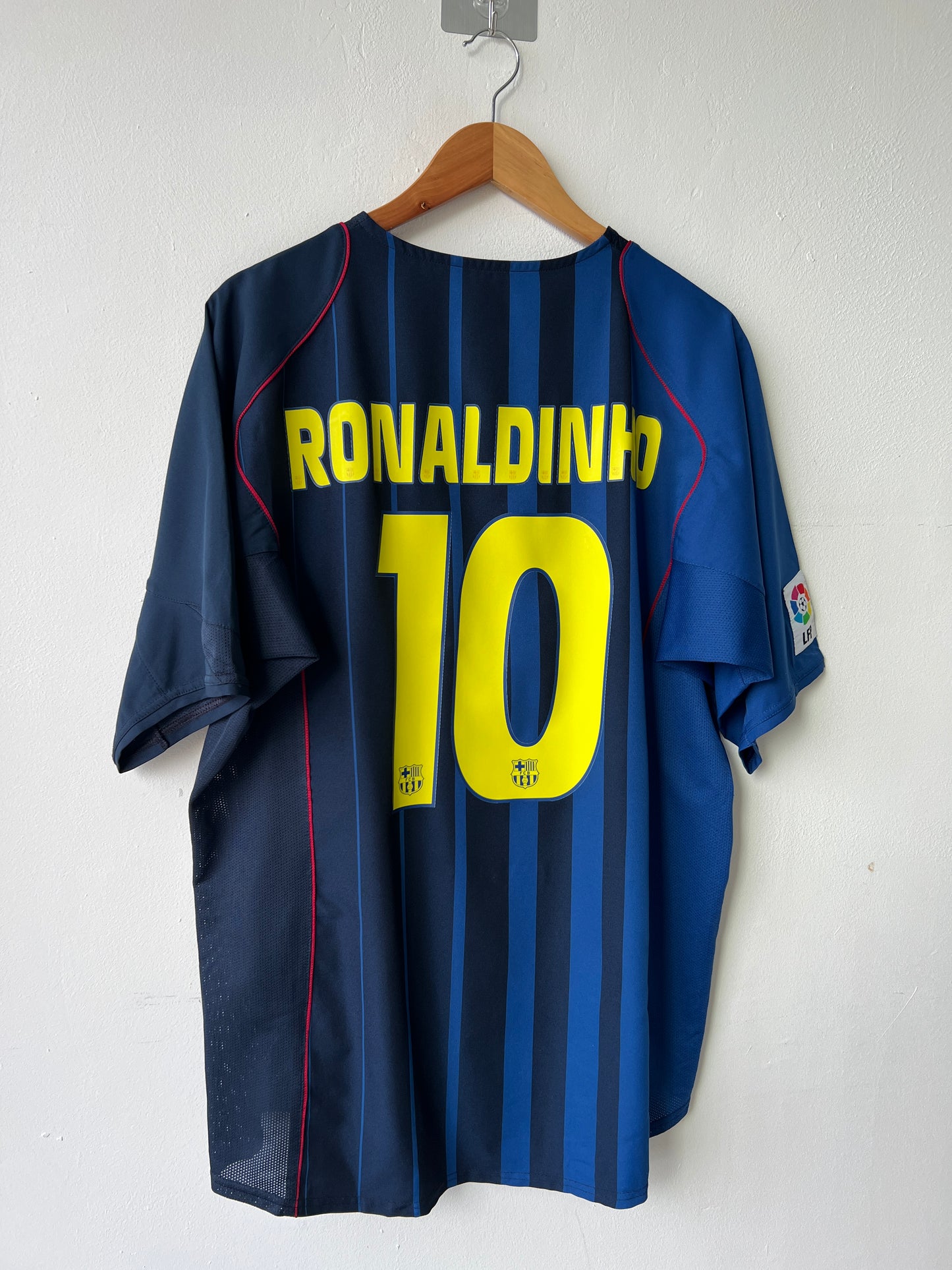 (XL) Barcelona 2004-06 Away Shirt Ronaldinho #10