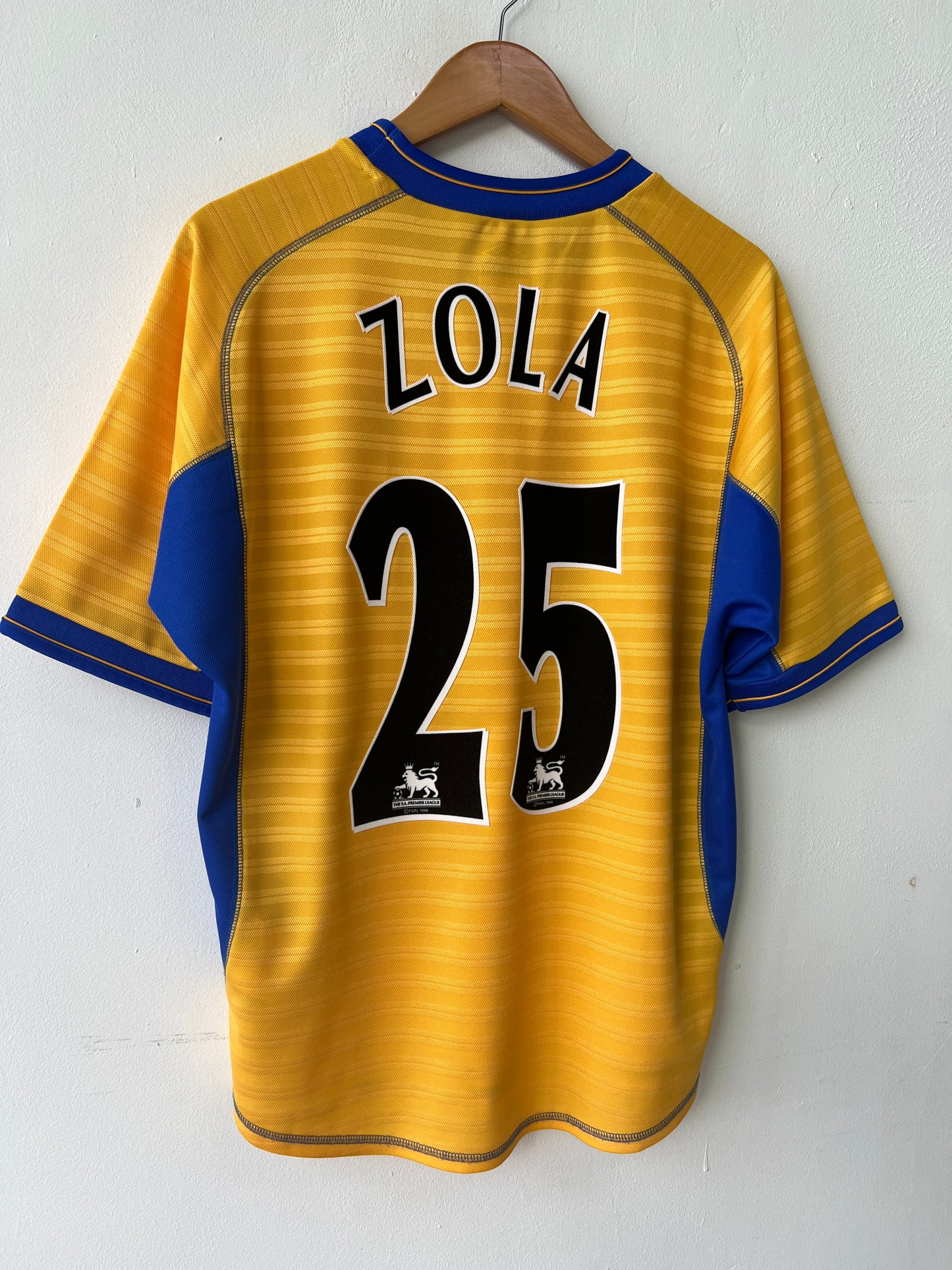 (M fits L) Chelsea 2000-02 Third Shirt Zola #25