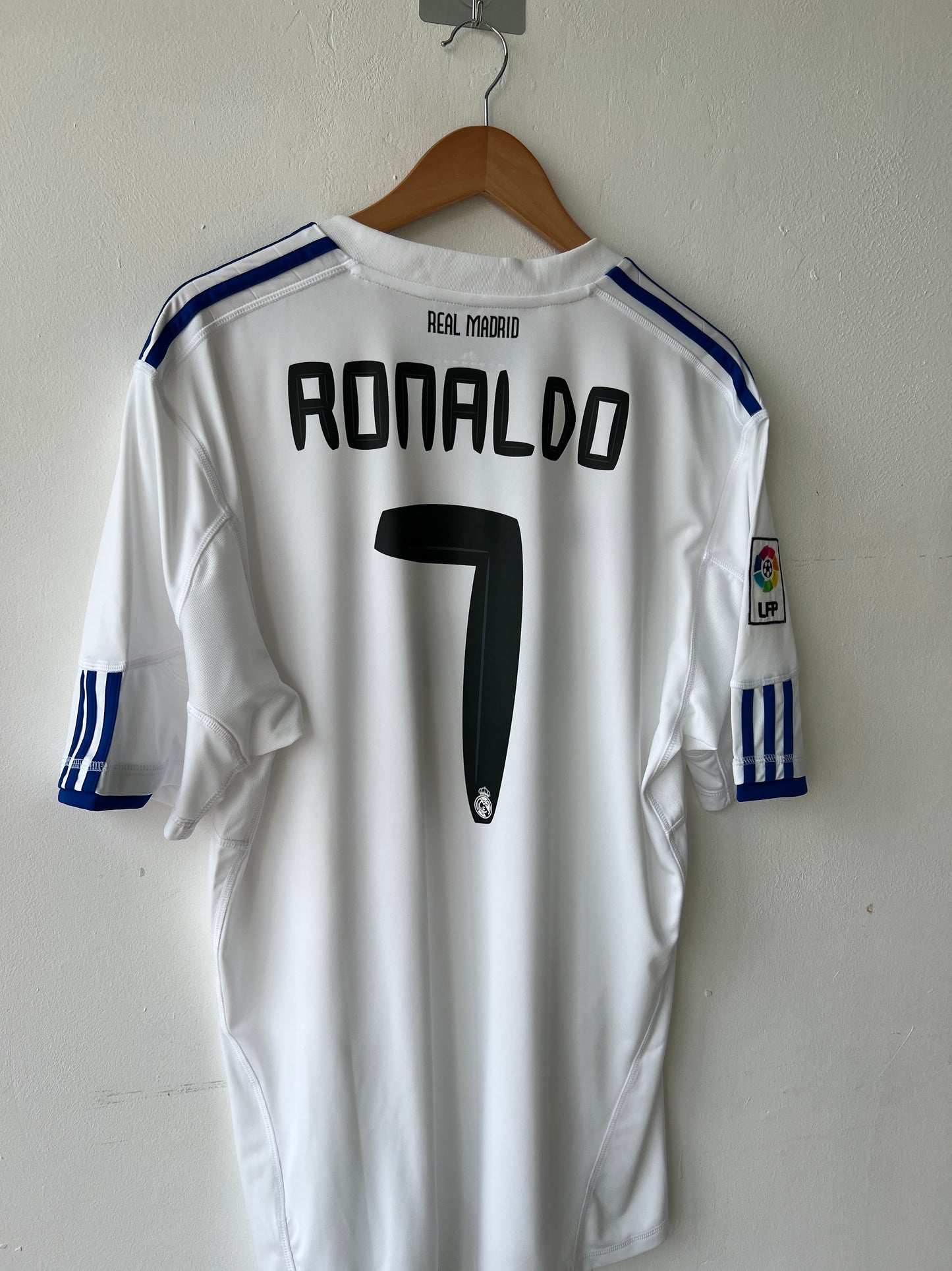 (XL) Real Madrid 2010-11 Home Shirt Ronaldo #7