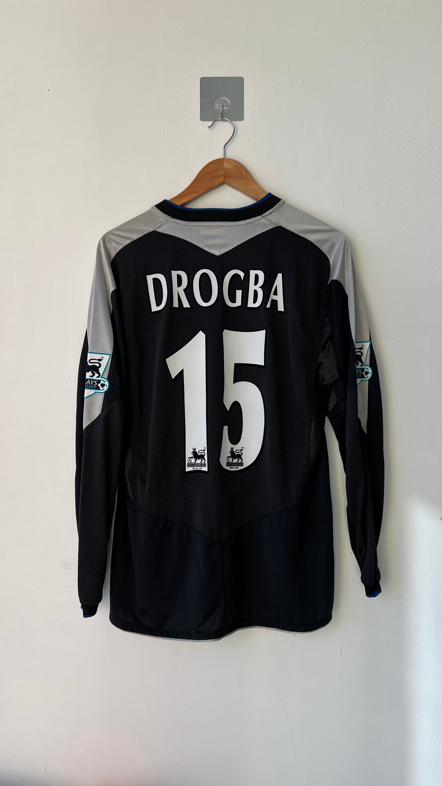 Chelsea 2004-05 Away L/S Shirt Drogba #15 (L)