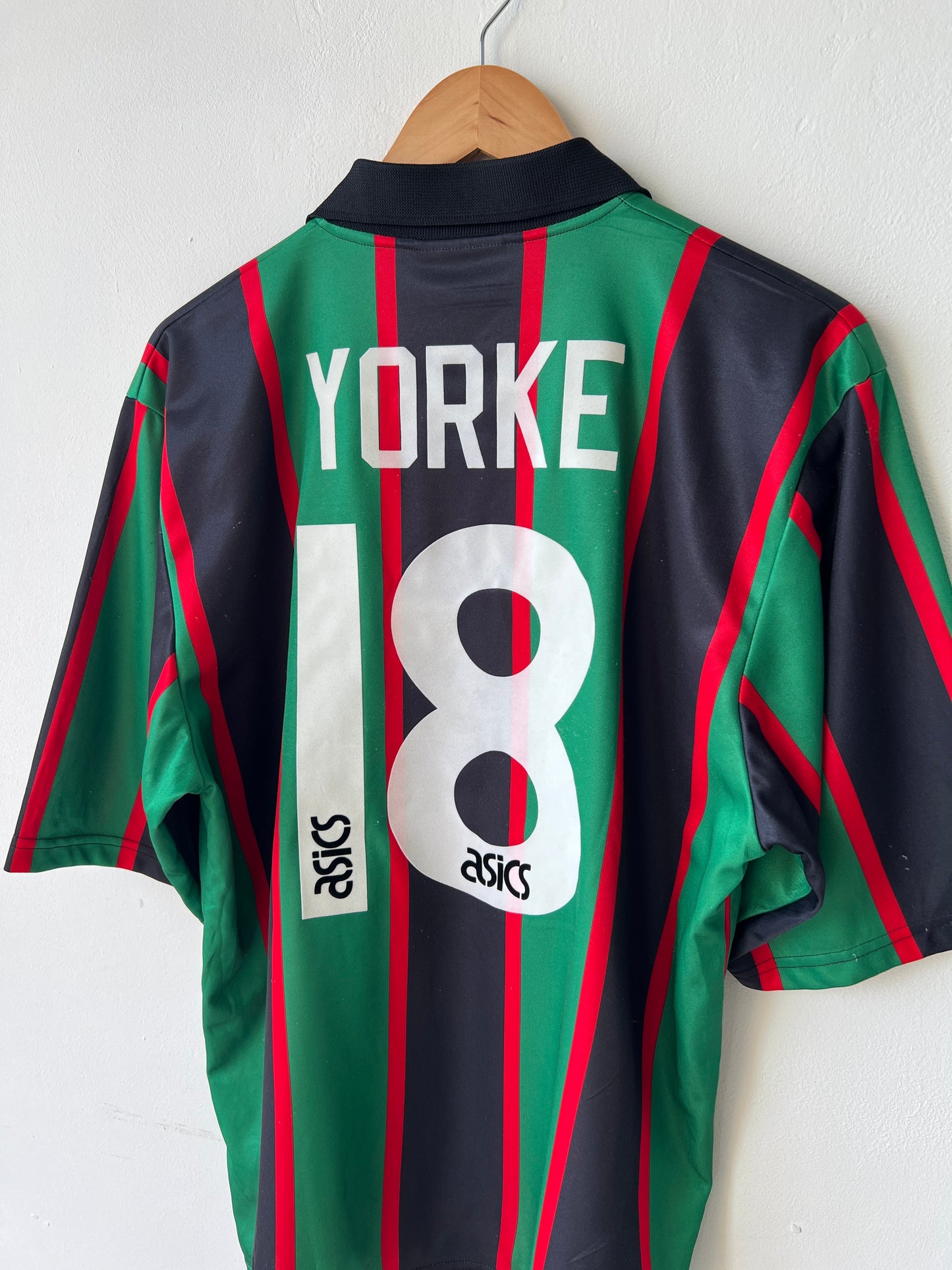 Aston Villa 1993-95 Away Shirt Yorke #18 (L)