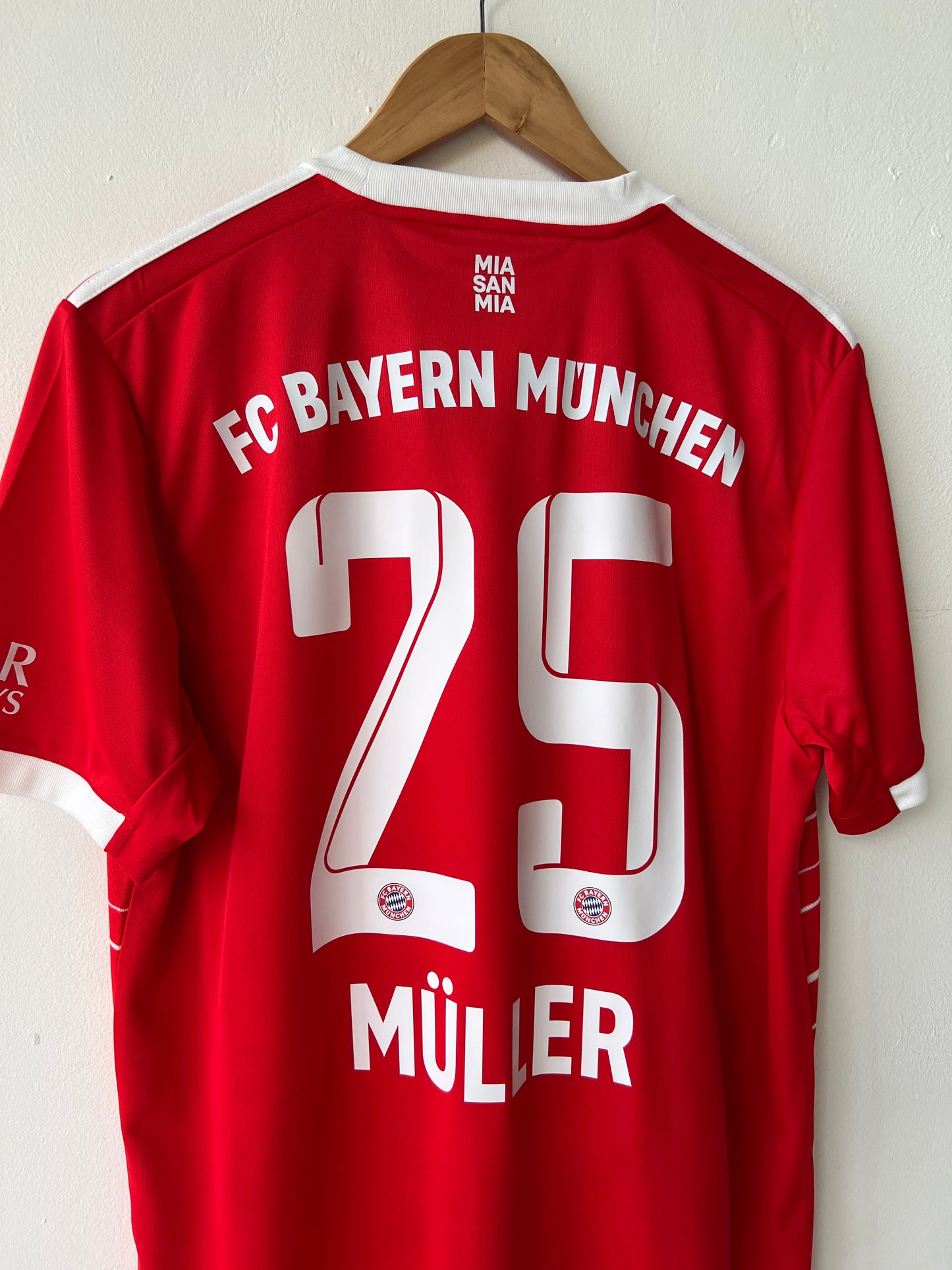 Bayern Munich 2022-23 Home Shirt Muller #25 (NEW) (L)