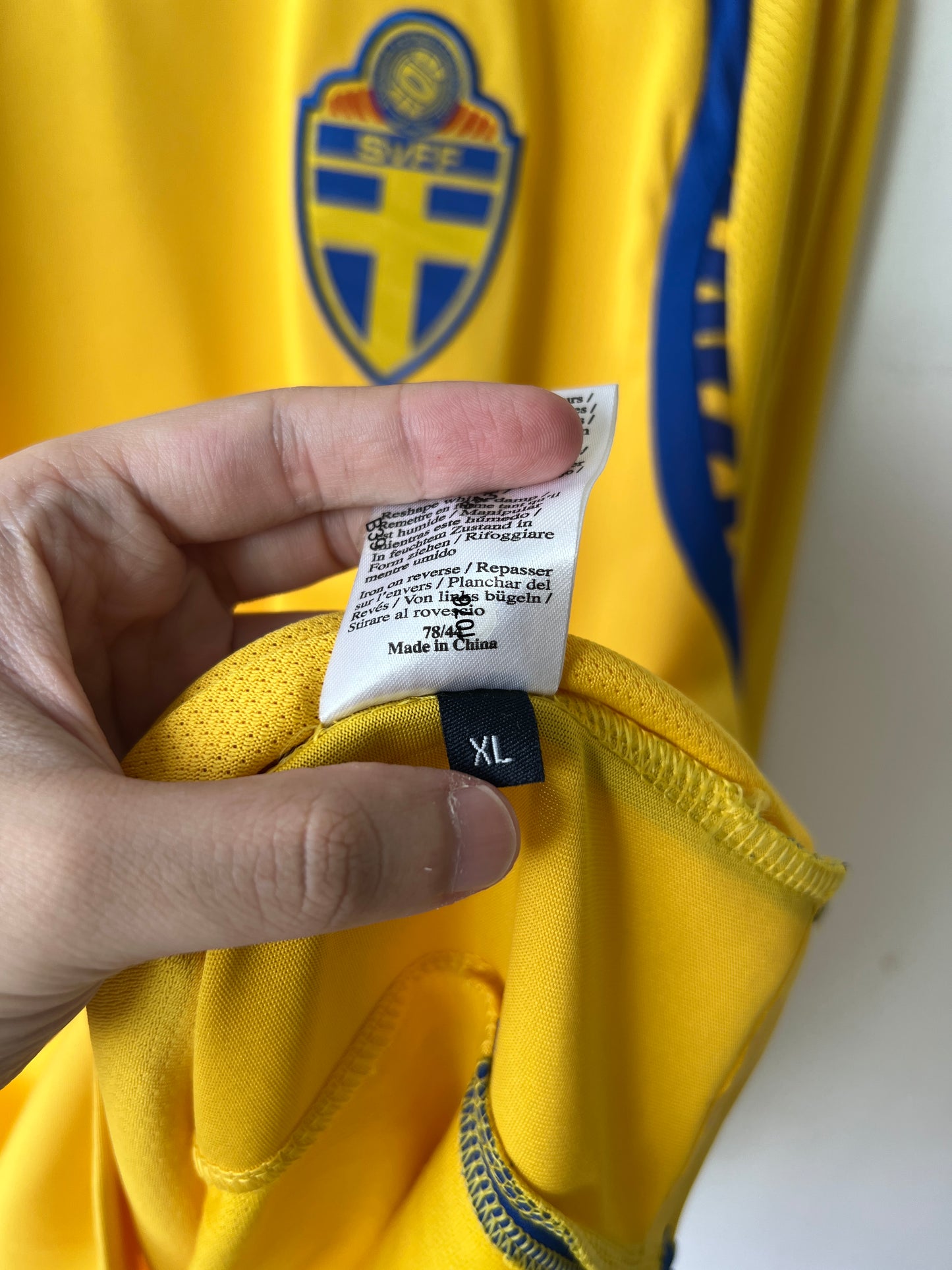(XL) Sweden 2008-09 Long Sleeve Home Shirt Ibrahimovic #10 (NEW)