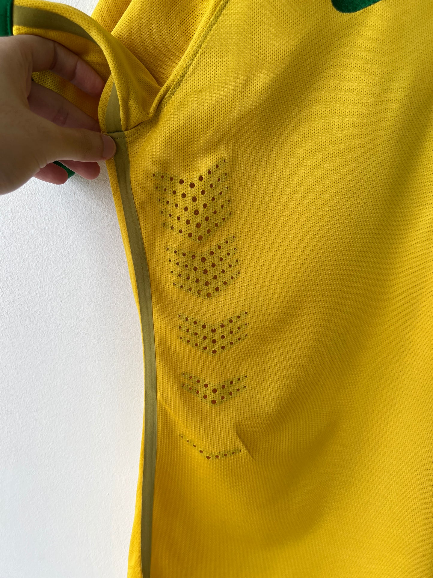 (L fits M) Brazil 2014-16 Player Issue Home Shirt Neymar Jr. #10