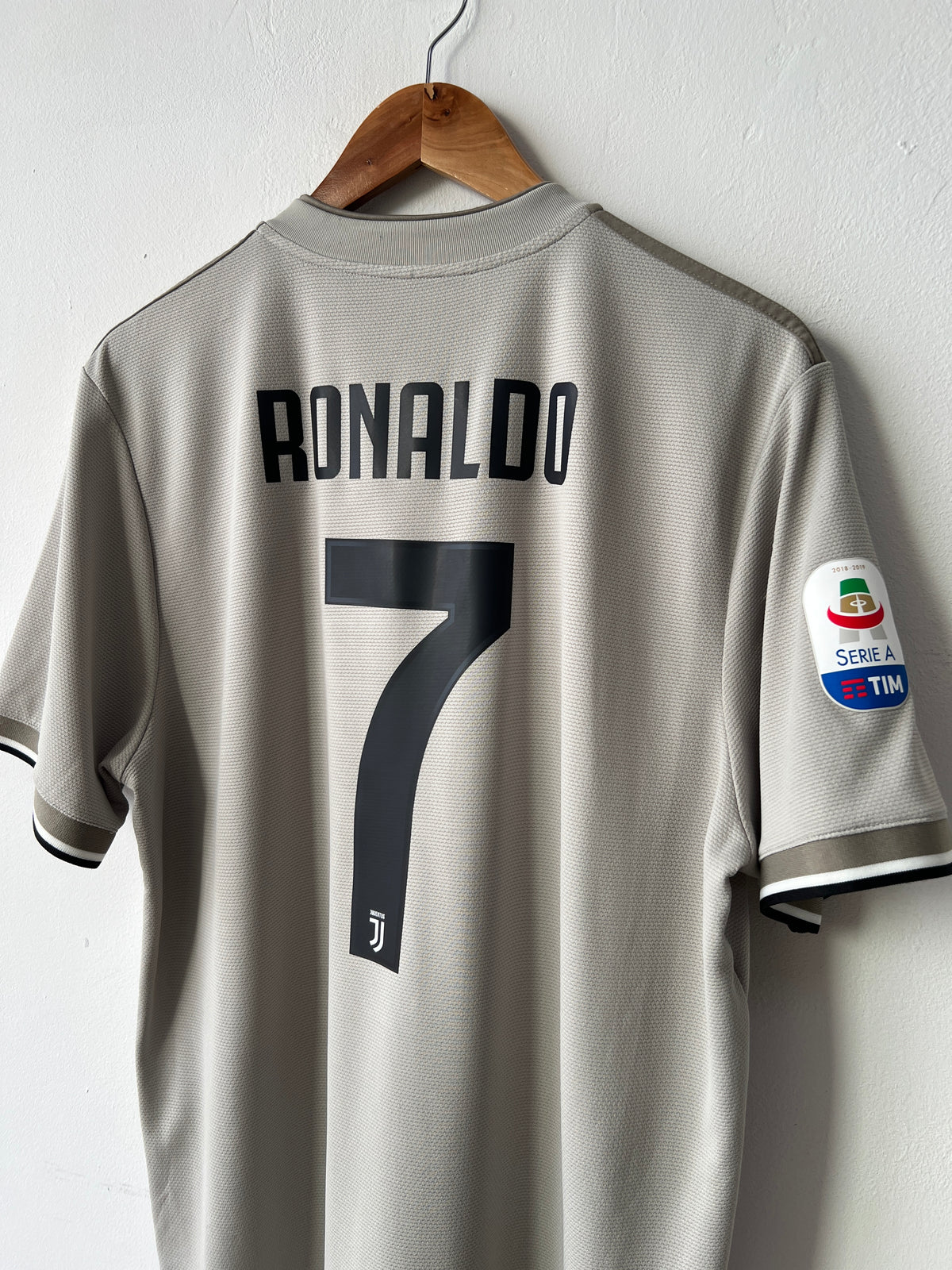 (XL) Juventus 2018-19 Away Shirt Ronaldo #7