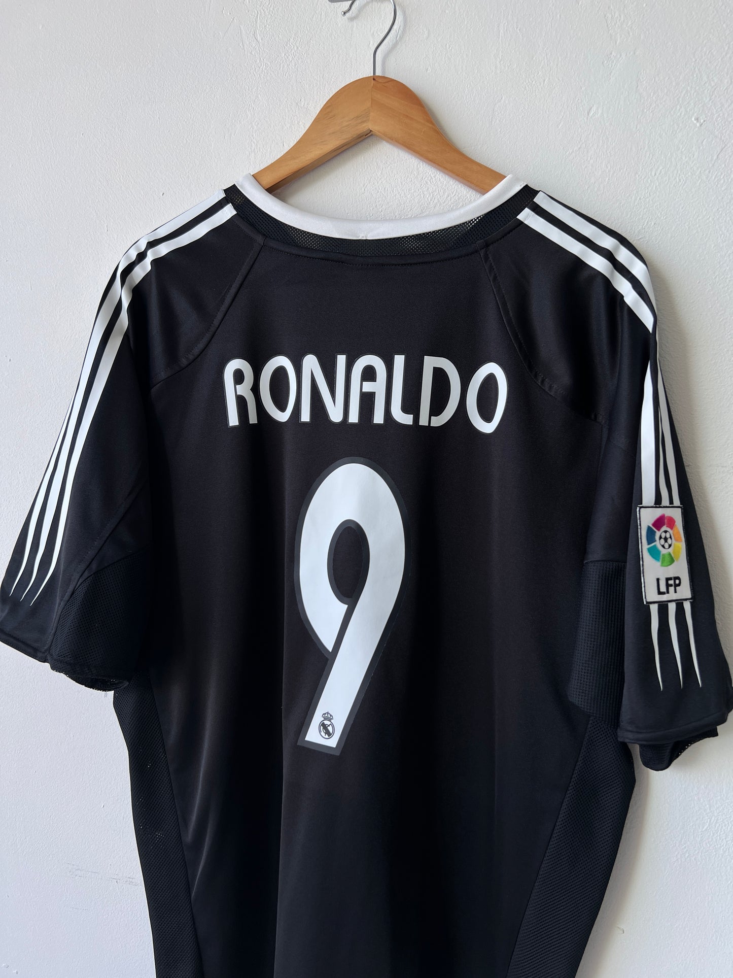 Real Madrid 2004-05 Away Shirt Ronaldo #9 (XL)