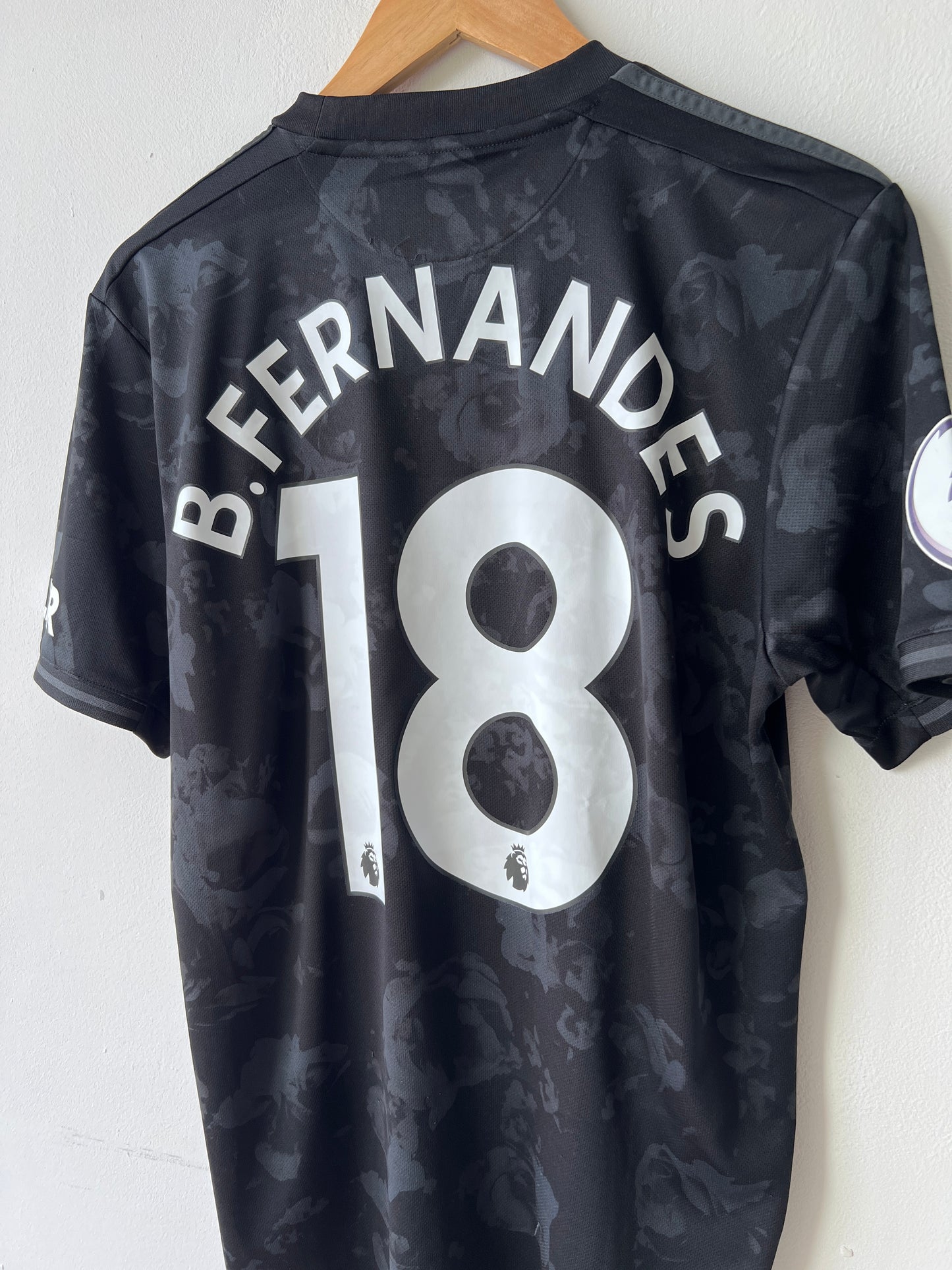 Manchester United 2019-20 Third Shirt B. Fernandes #18 (M)