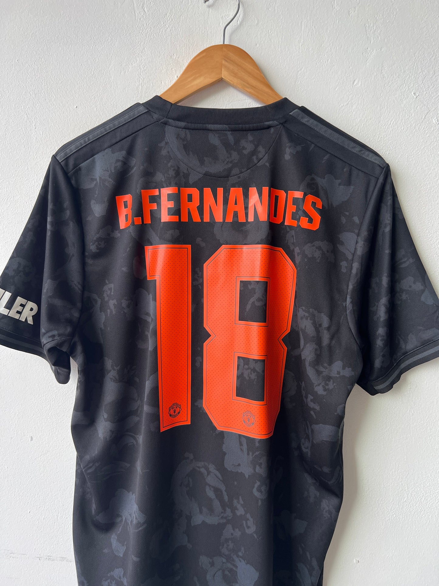 (L) Manchester United 2019-20 Third Shirt B. Fernandes #18