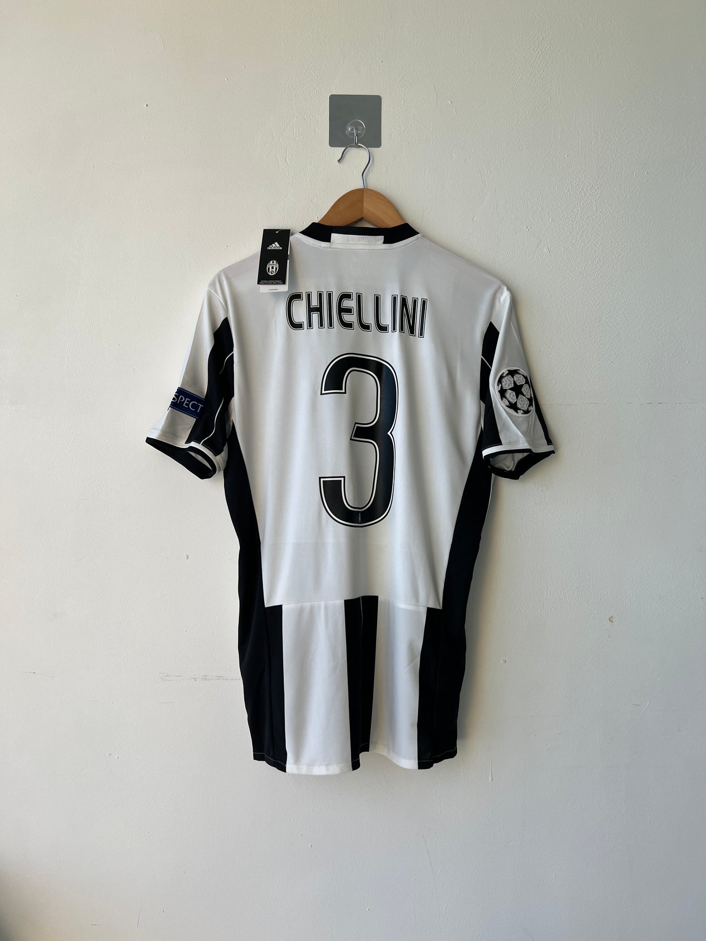 Juventus 2016-17 Home Shirt Chiellini #3 (Brand New) (M)