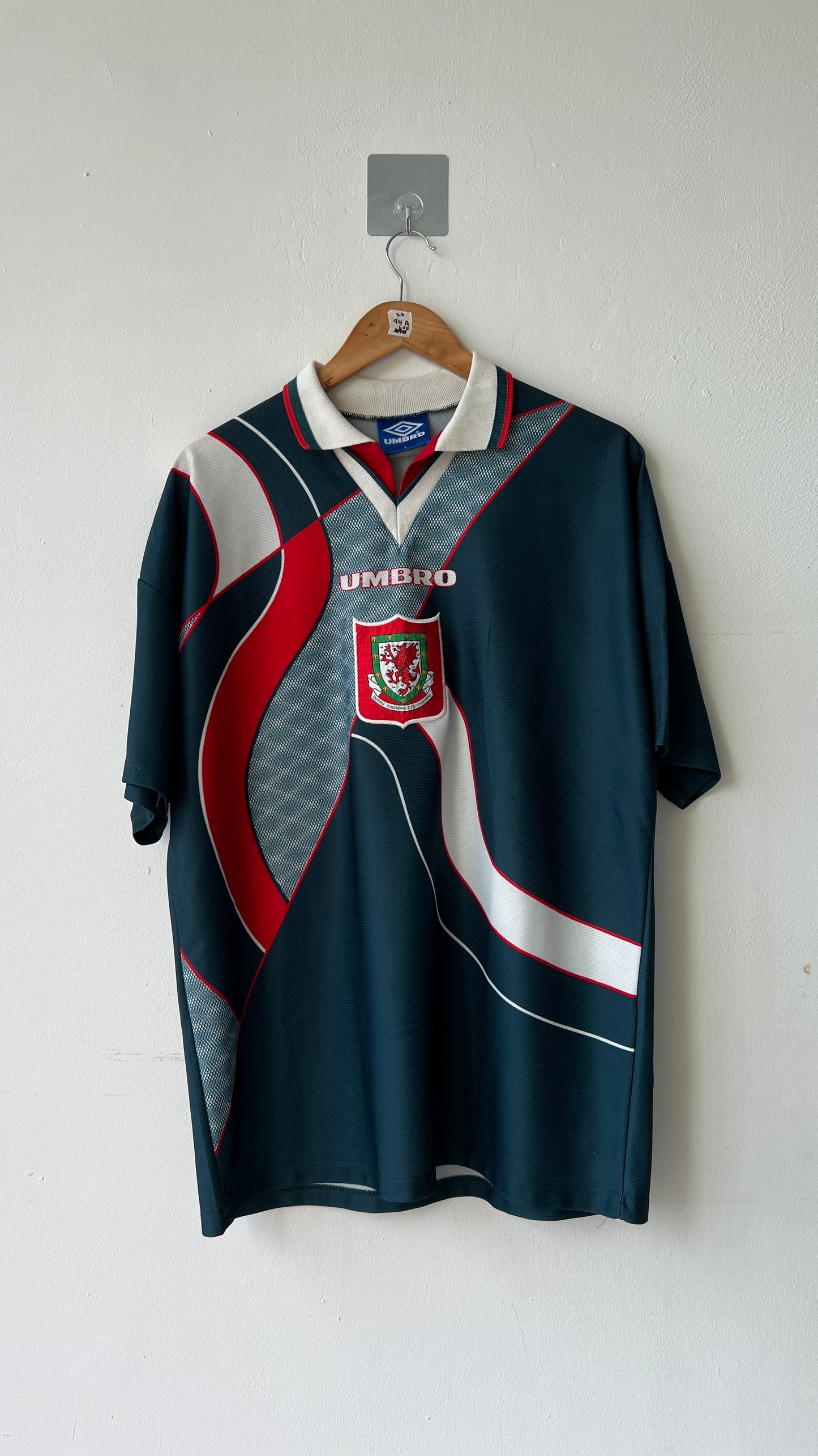 Wales 1994-96 Away Shirt Rush #9 (L)