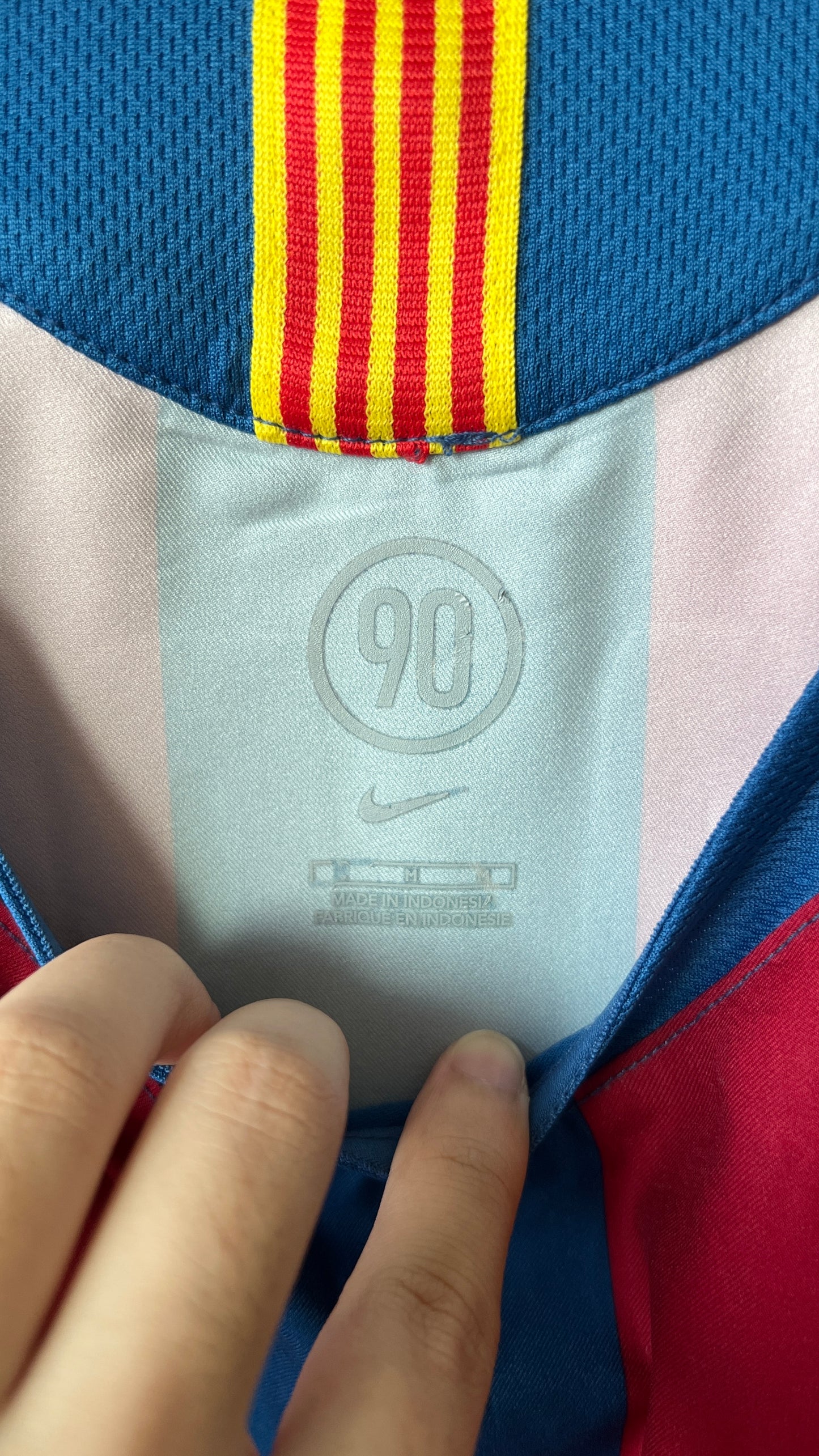 Barcelona 2005-06 Home Shirt Ronaldinho #10 (M)