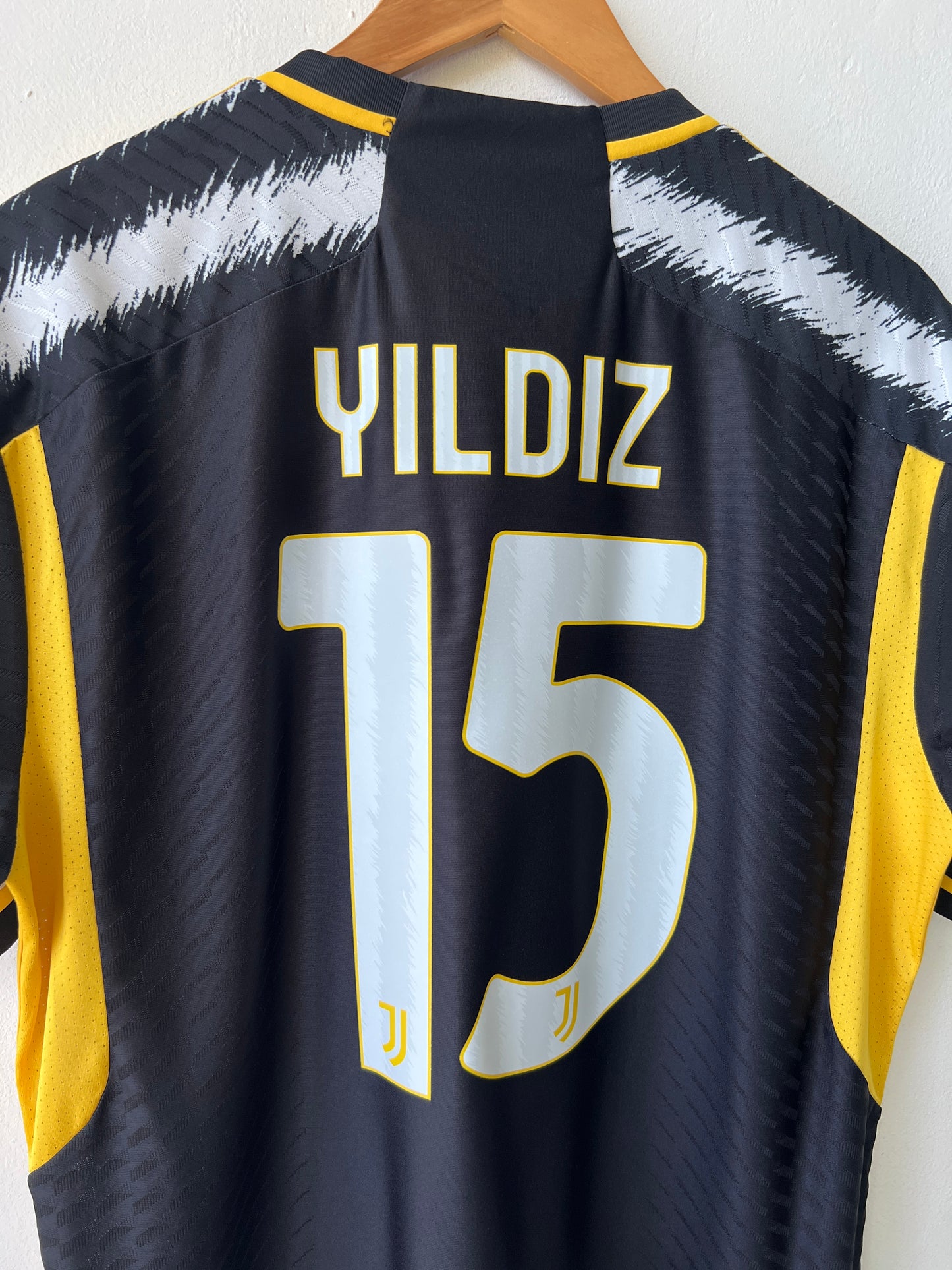 (L) Juventus 2023-24 Home Player Issue Shirt Yildiz #15
