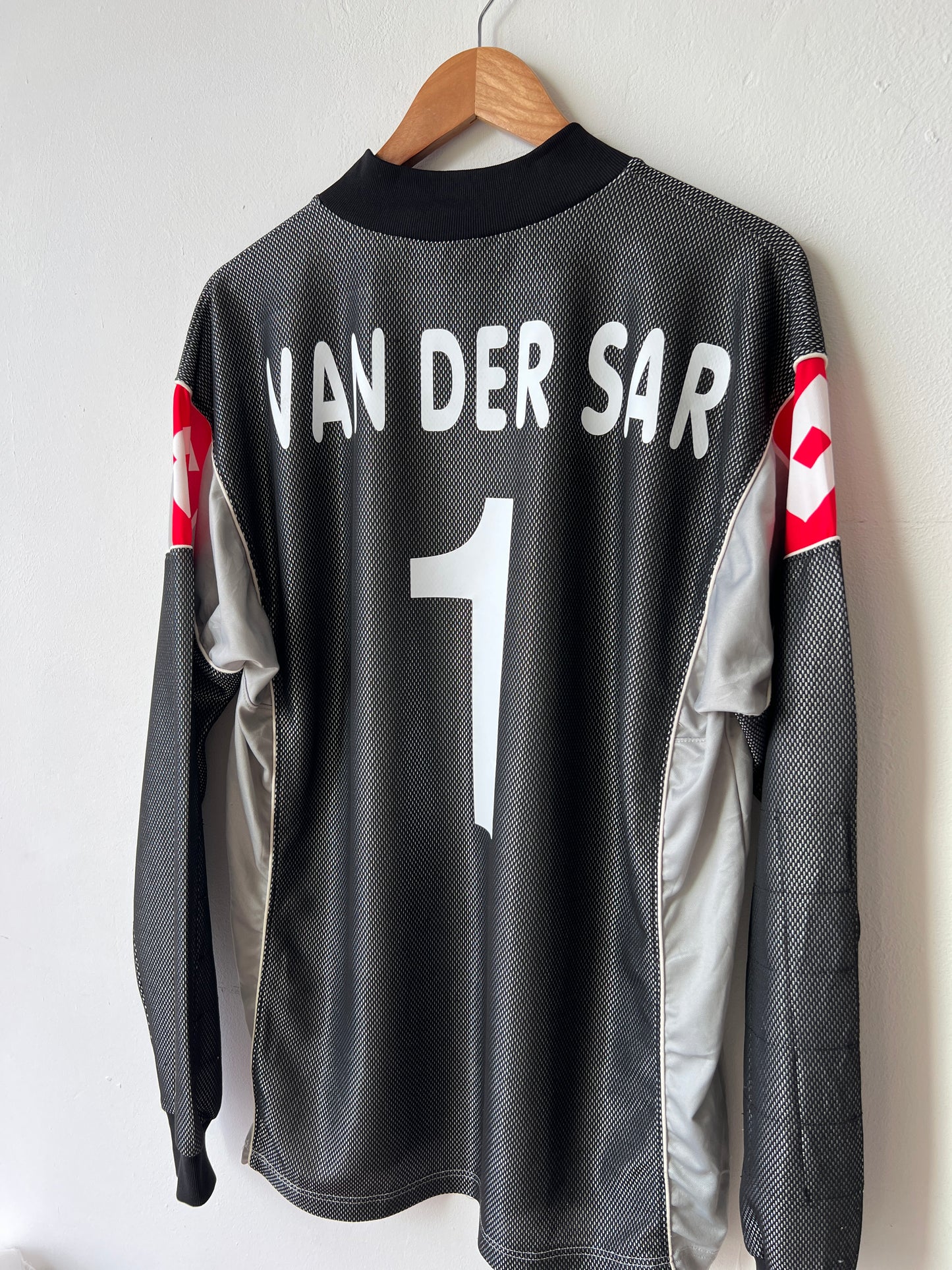 Juventus 2000-01 GK Long Sleeve Shirt Van Der Sar #1 (XL)
