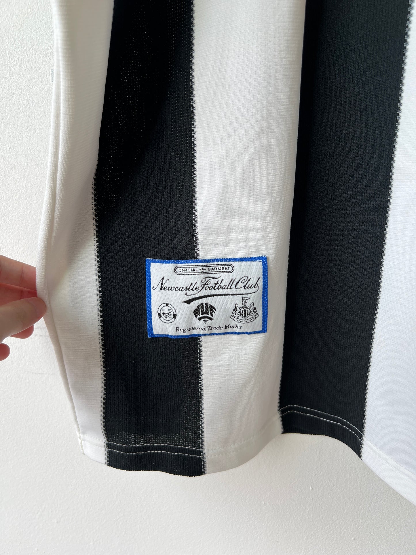 Newcastle 1995-97 Home Shirt Shearer #9 (L)