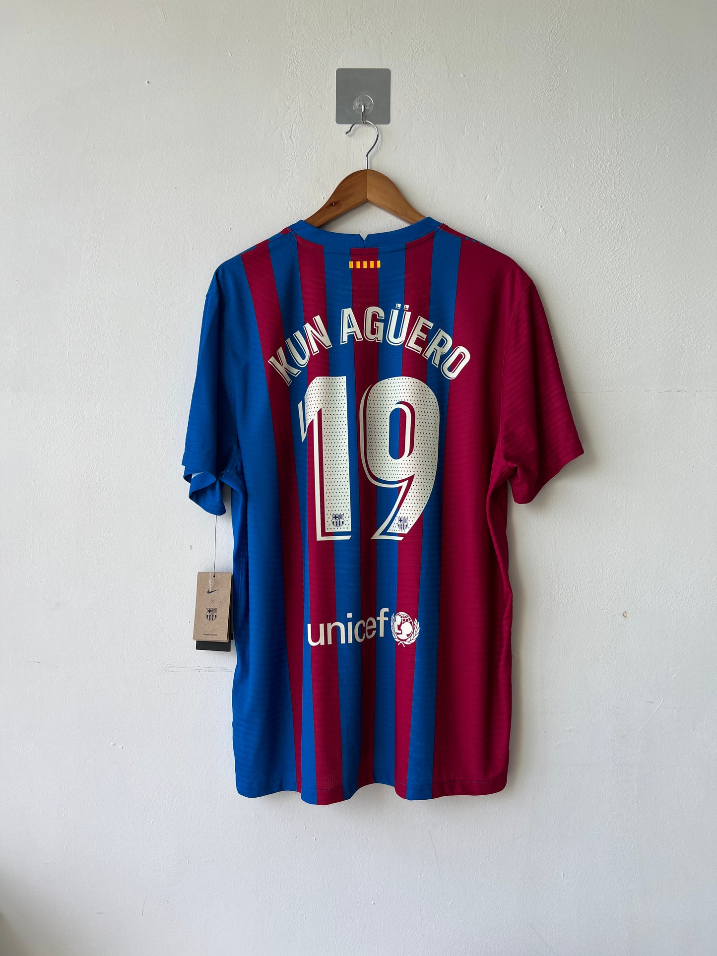 (XXL fits XL) Barcelona 2021-22 Home Player Issue Shirt Kun Aguero #19 (NEW)
