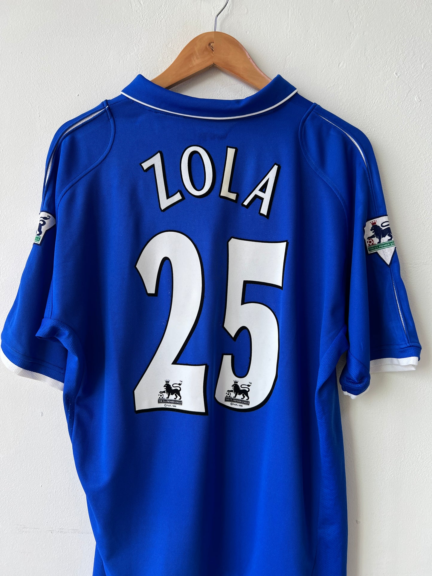 (L) Chelsea 2001-03 Home Shirt Zola #25
