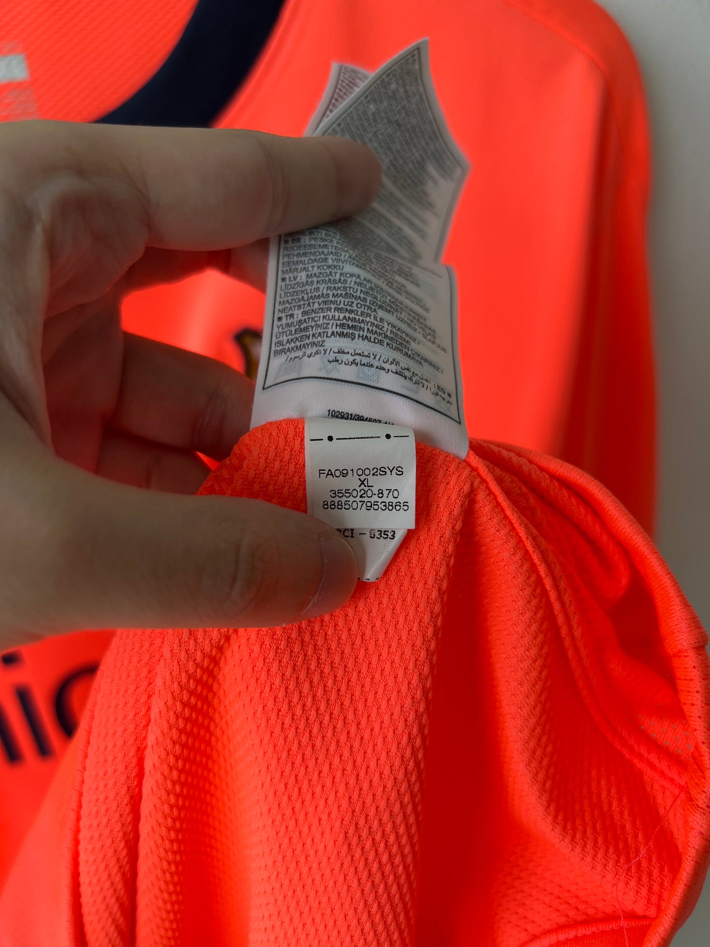 (XL) Barcelona 2009-11 Away Shirt Pique #3