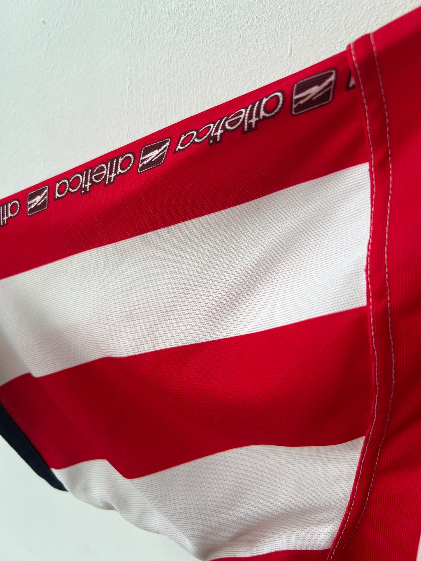 (L fits XL) Chivas Guadalajara 2000-01 Home Shirt