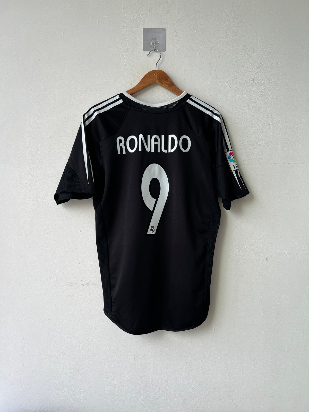 (M fits L) Real Madrid 2004-05 Away Shirt Ronaldo #9
