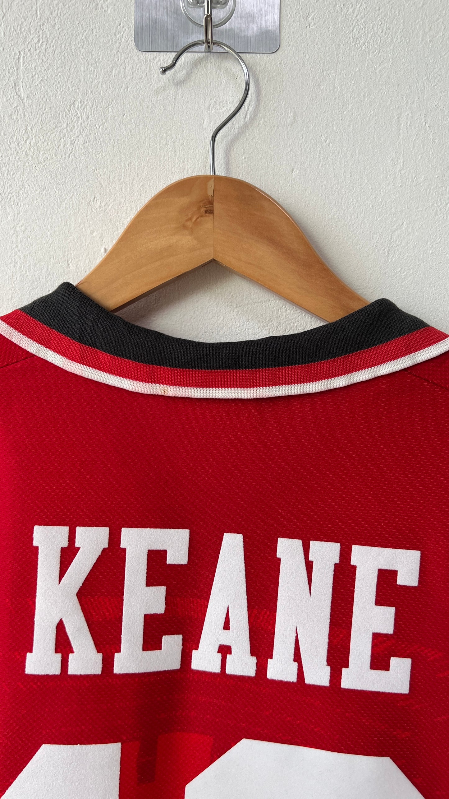 Manchester United 1994-96 Home Shirt Keane #16 (L)