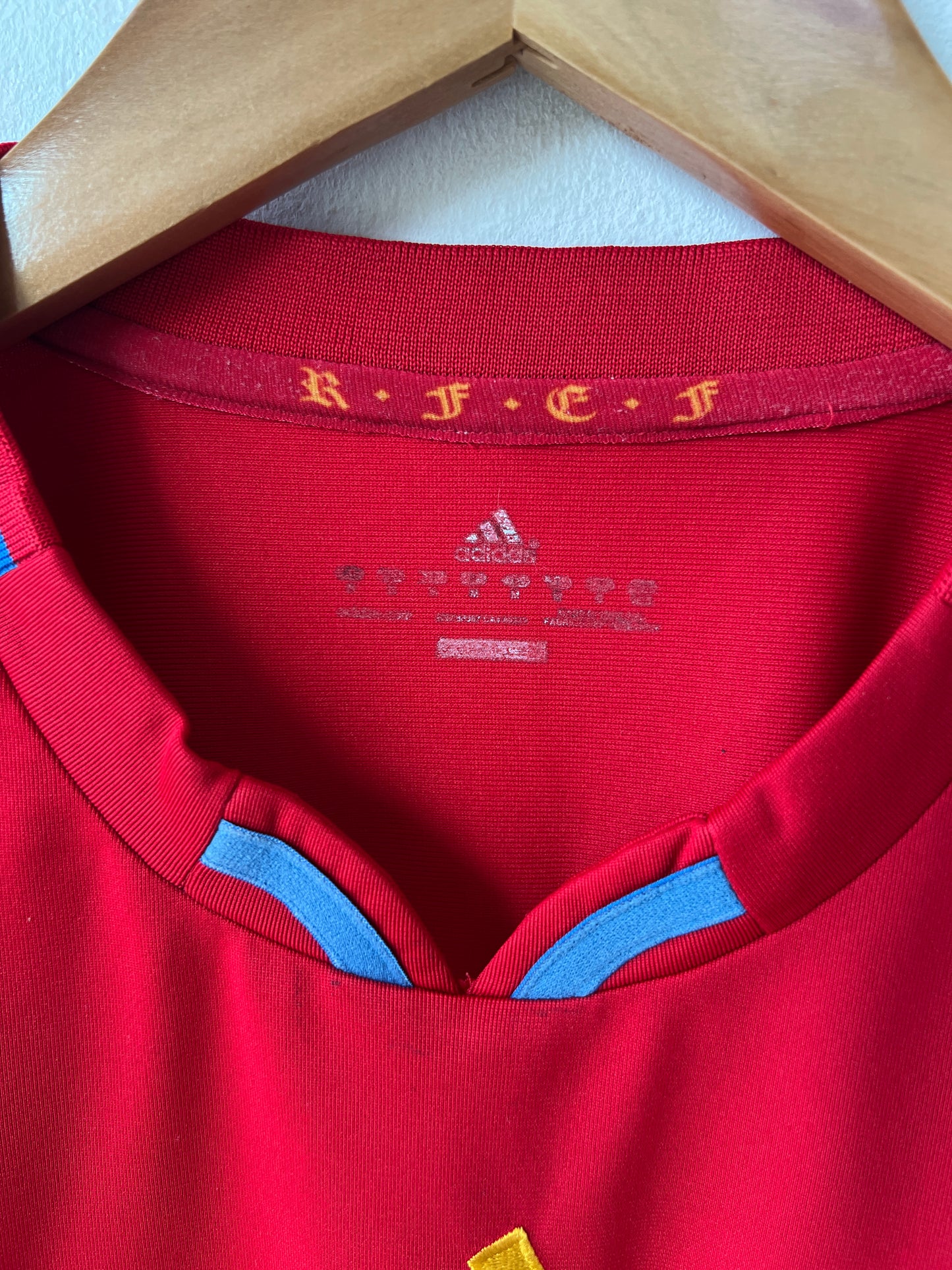 (M) Spain 2009-10 Home Shirt A. Iniesta #6