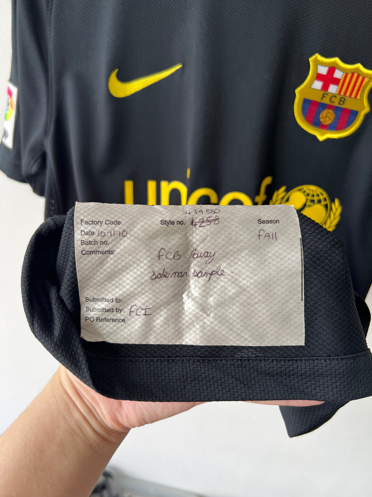 *Sample* (M) Barcelona 2011-12 Away Shirt
