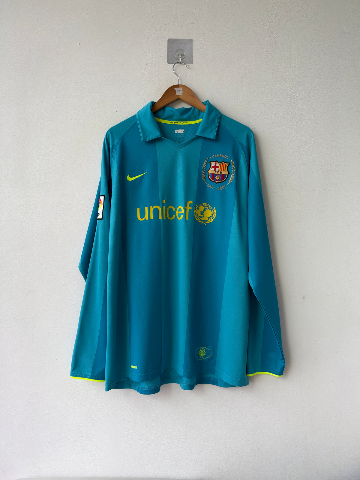 (XL) Barcelona 2007-09 Away Long Sleeve Shirt A. Iniesta #8