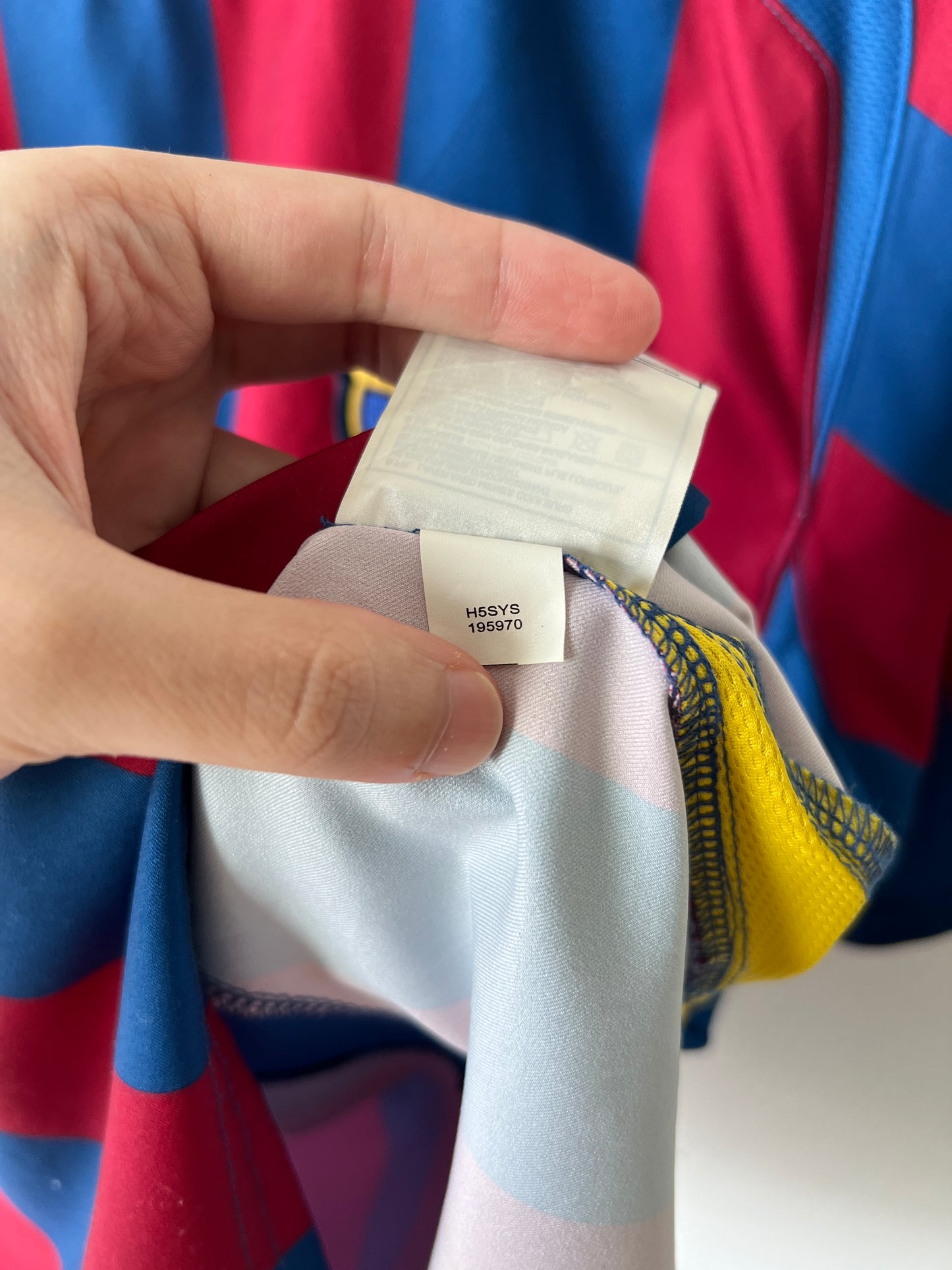 (S fits M) Barcelona 2005-06 Home Shirt Messi #30