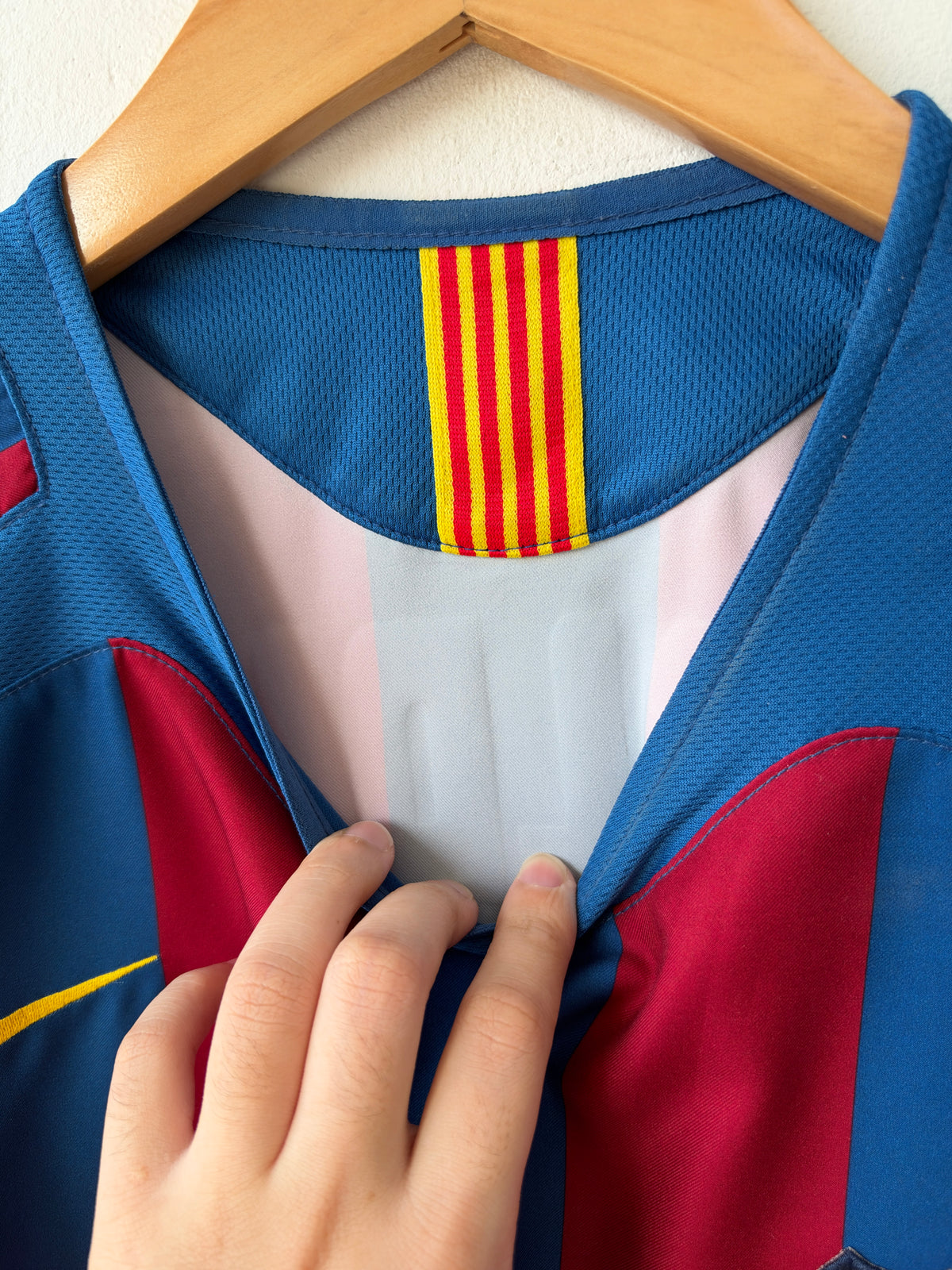 (M) Barcelona 2005-06 Home Shirt Ronaldinho #10