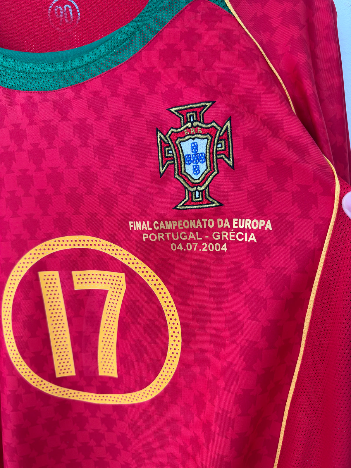 (L) Portugal 2004-06 Home Shirt C. Ronaldo #17 (MDT)