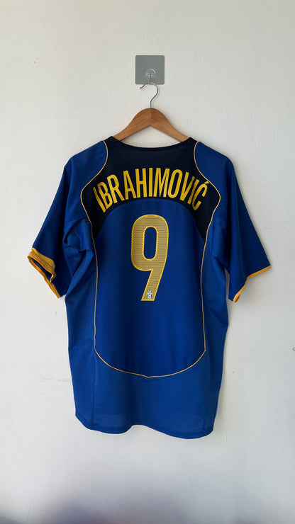 Juventus 2004-05 Third Shirt Ibrahimovic #9 (L)