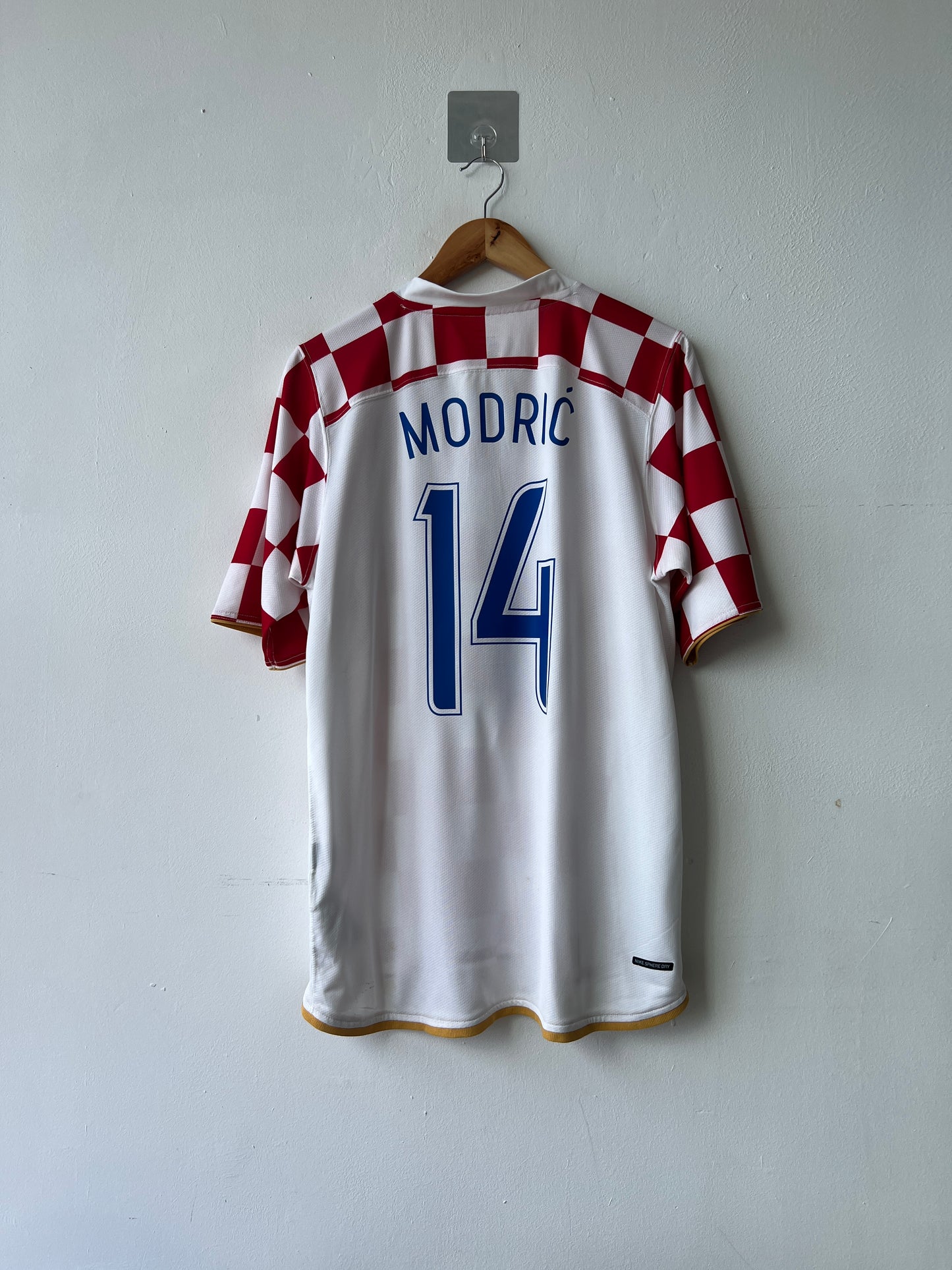 (XL) Croatia 2006-08 Home Shirt Modric #14
