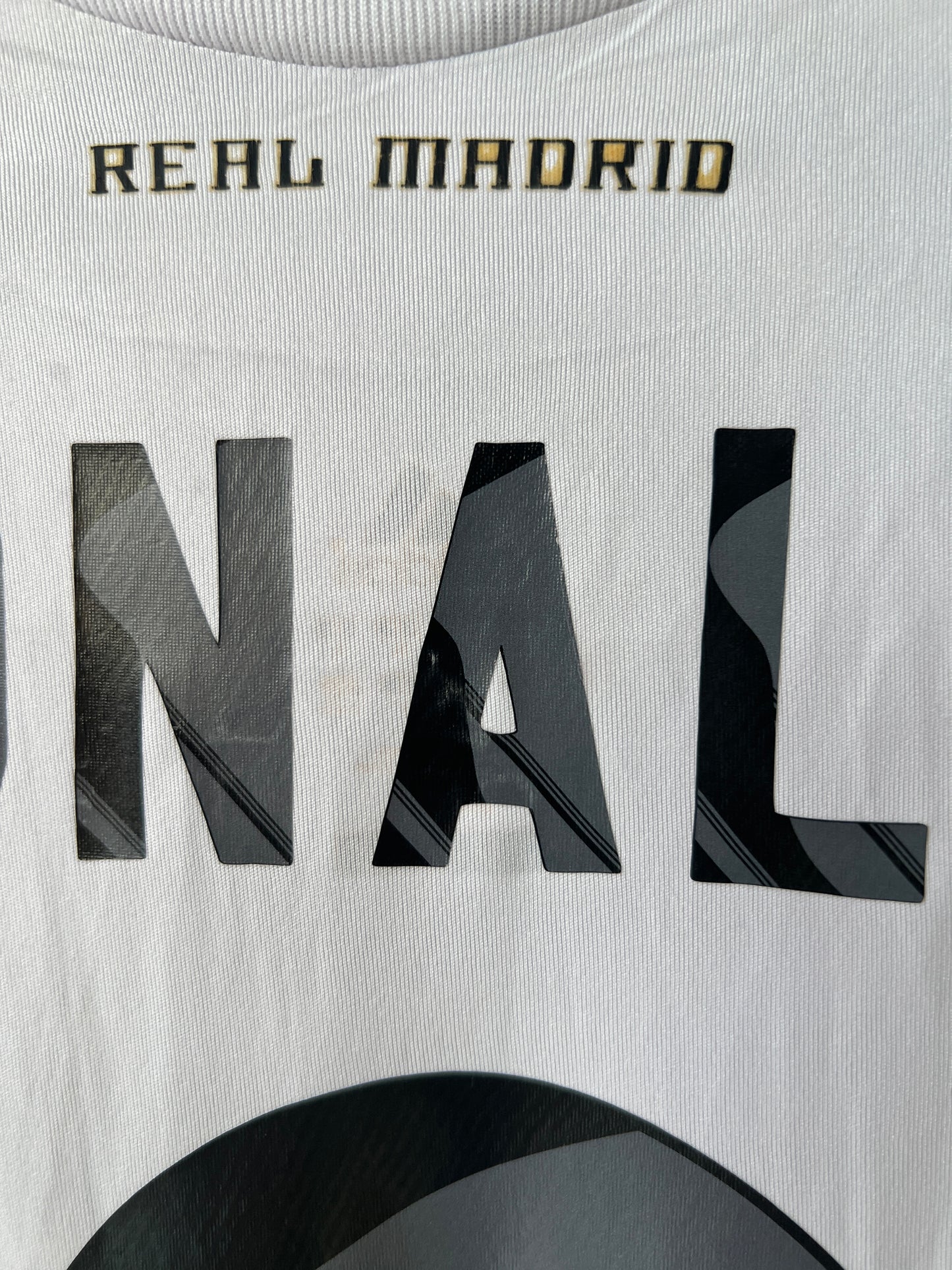 (XL fits L) Real Madrid 2009-10 Home Shirt Ronaldo #9