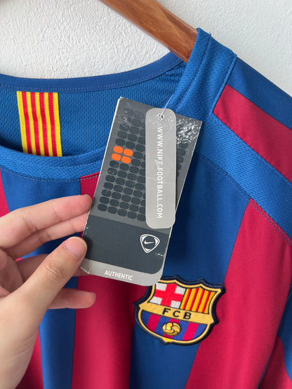 (XL) Barcelona 2005-06 Home Shirt Ronaldinho #10 (NEW)