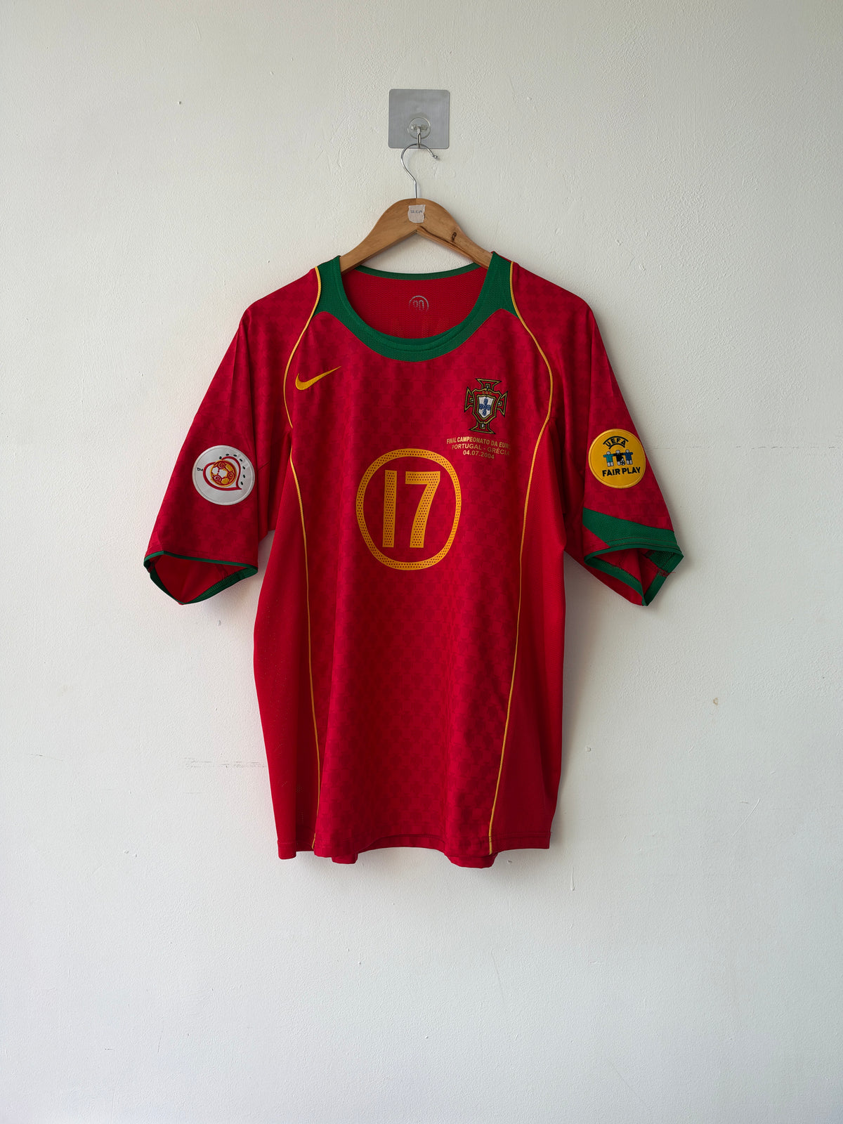 (L) Portugal 2004-06 Home Shirt C. Ronaldo #17 (MDT)