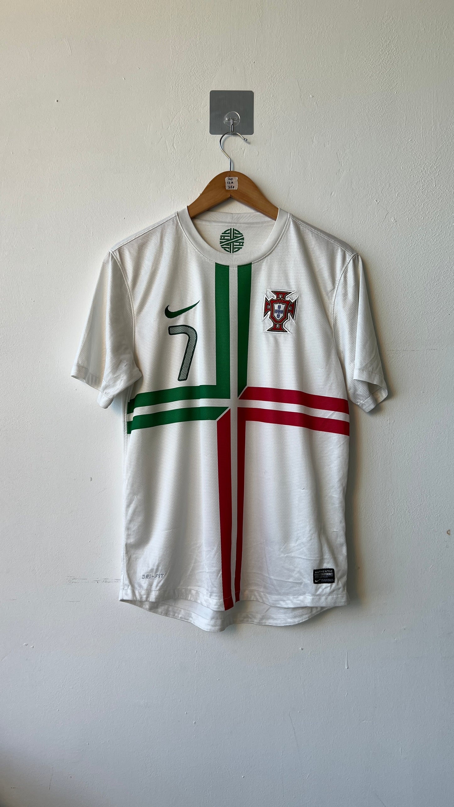 Portugal 2012 Away Shirt Ronaldo #7 (M)