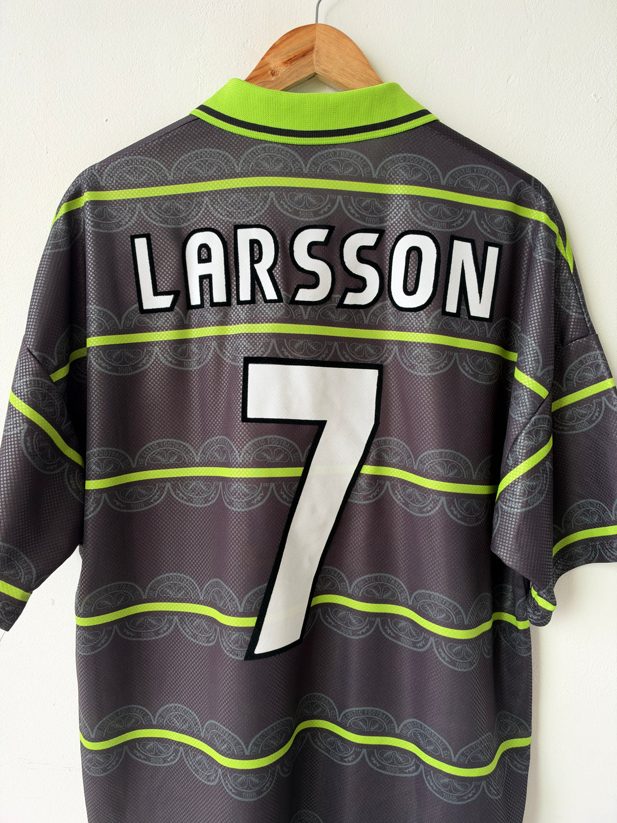 (XL) Celtic 1998-99 Away Shirt Larsson #7