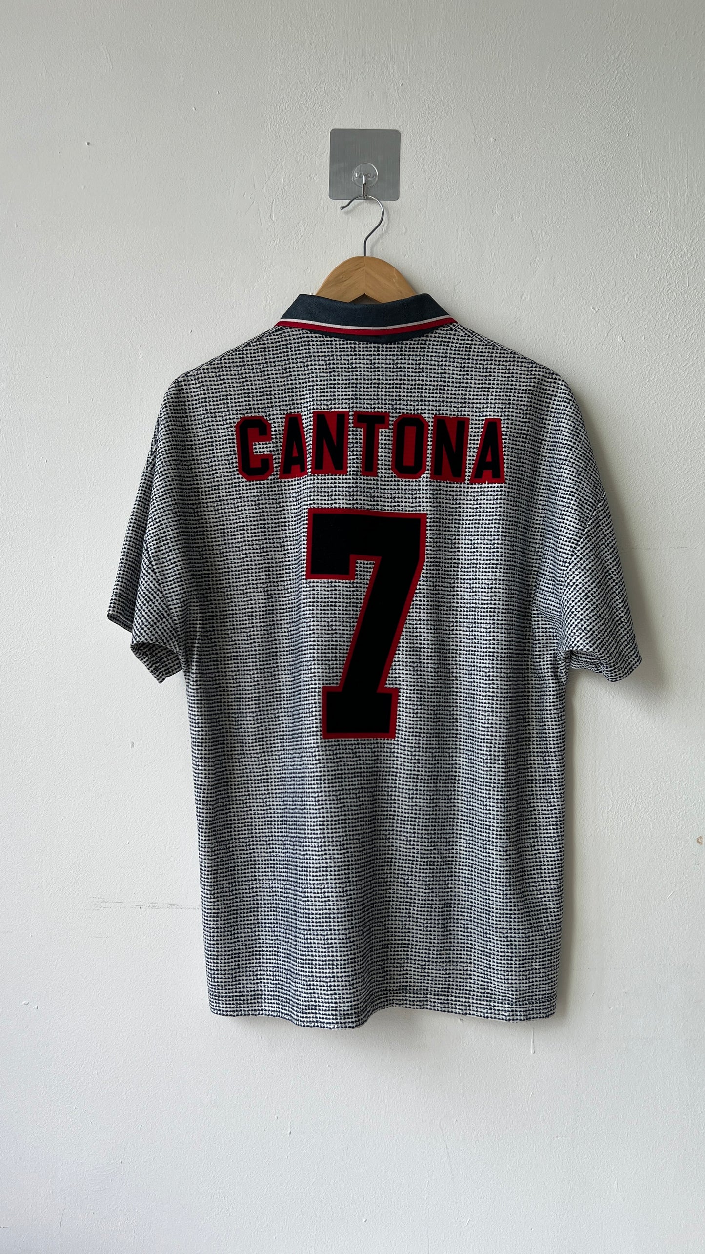 Manchester United 1995-96 Away Shirt Cantona #7 (L)