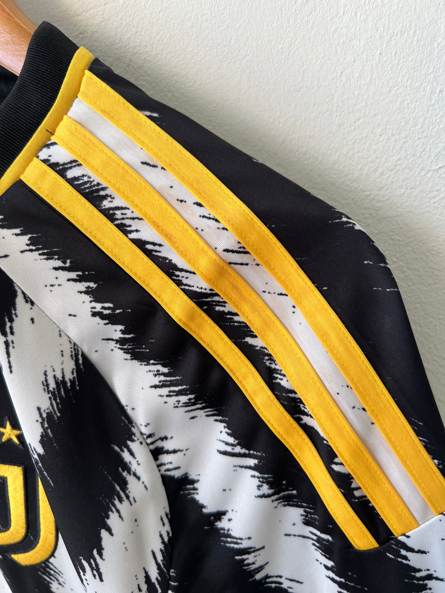 (L) Juventus 2023-24 Home Shirt Di Maria #22 (NEW)