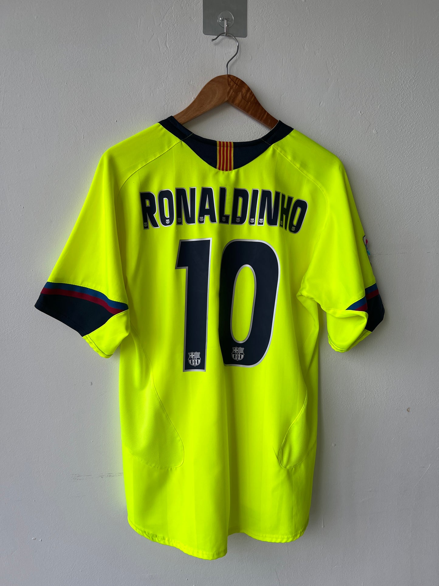 (M) Barcelona 2005-06 Away Shirt Ronaldinho #10
