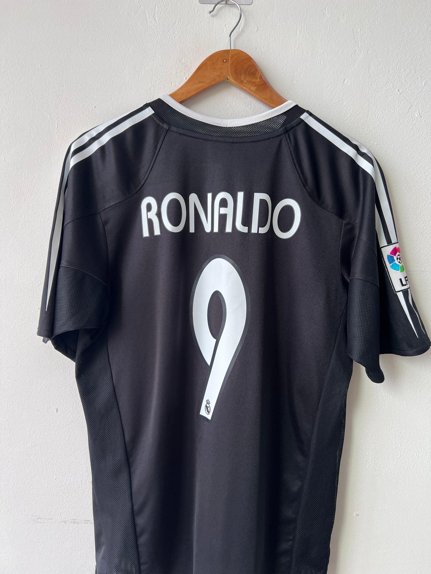 (M fits L) Real Madrid 2004-05 Away Shirt Ronaldo #9