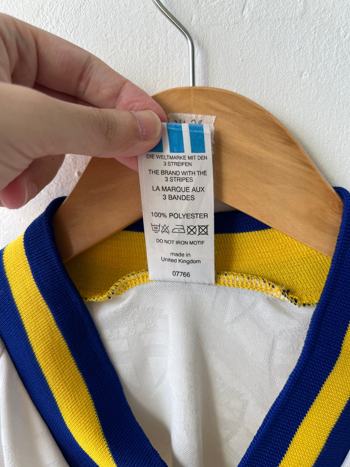 (L) Sweden 1994-96 Away Shirt