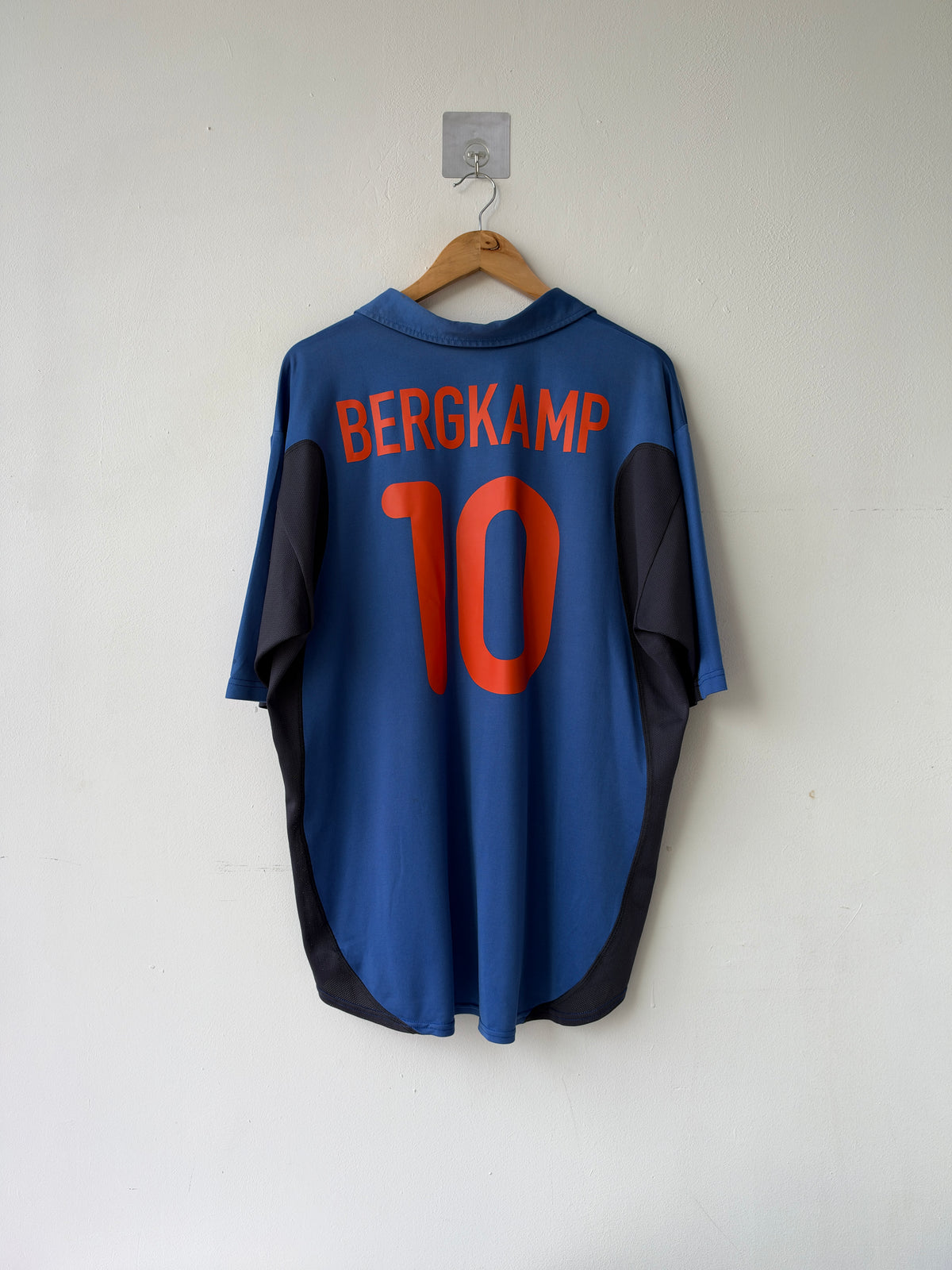 (XL) Netherlands 2000-02 Away Shirt Bergkamp #10