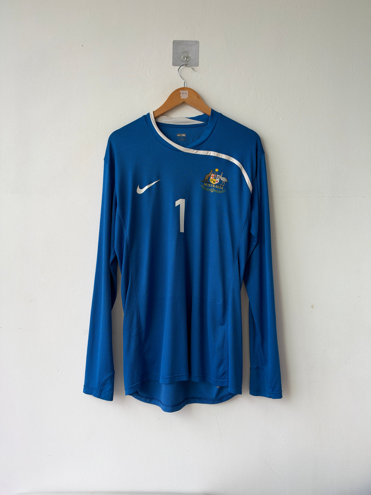 (XL) (Signed) Australia 2008-10 GK Player Version Shirt Schwarzer #1 (with photo proof)