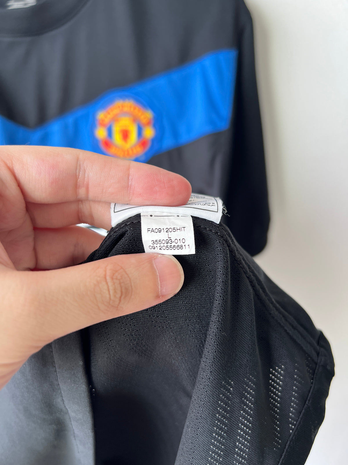 (L) Manchester United 2009-10 Away Shirt Carrick #16